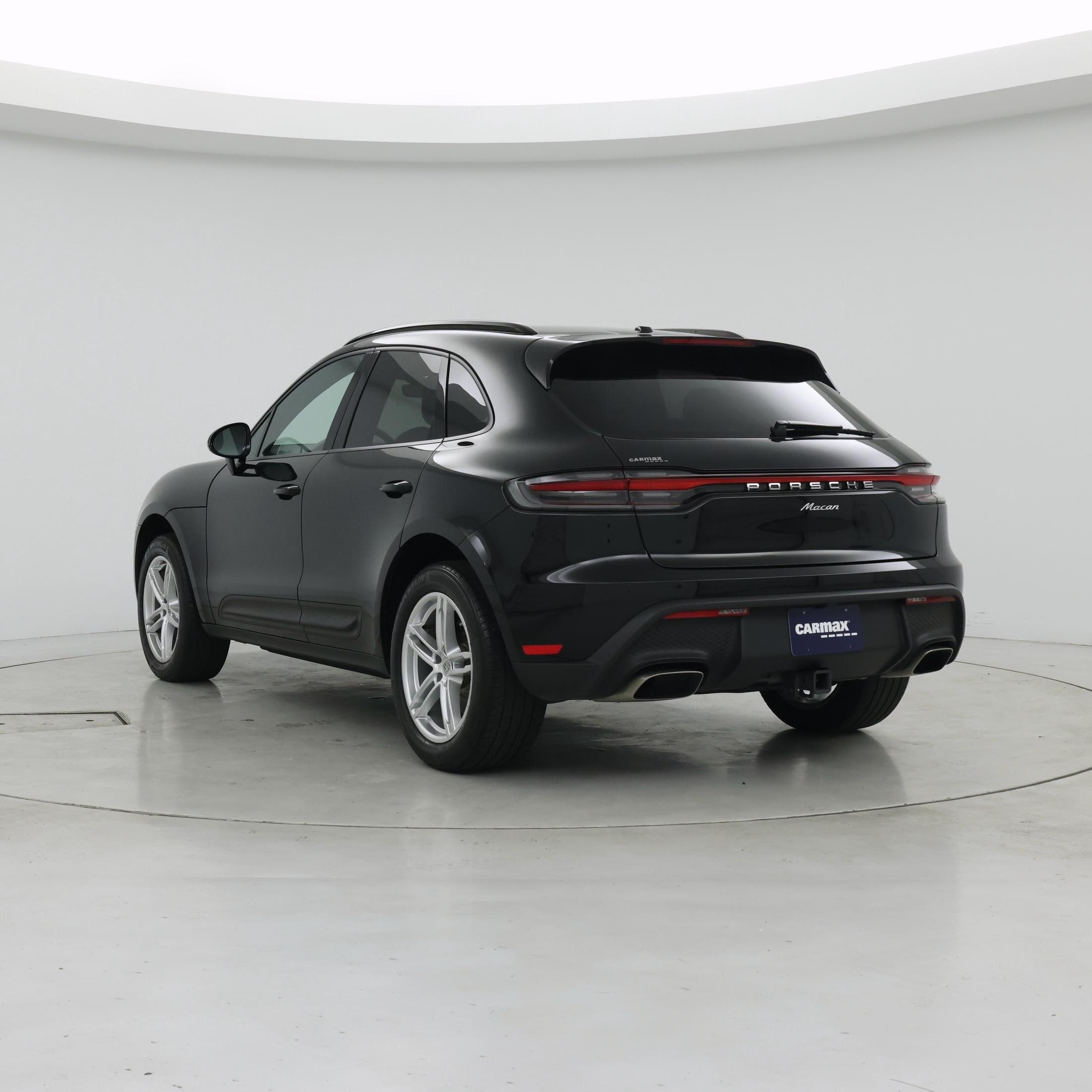 Thumbnail: 2023 Porsche Macan - 2