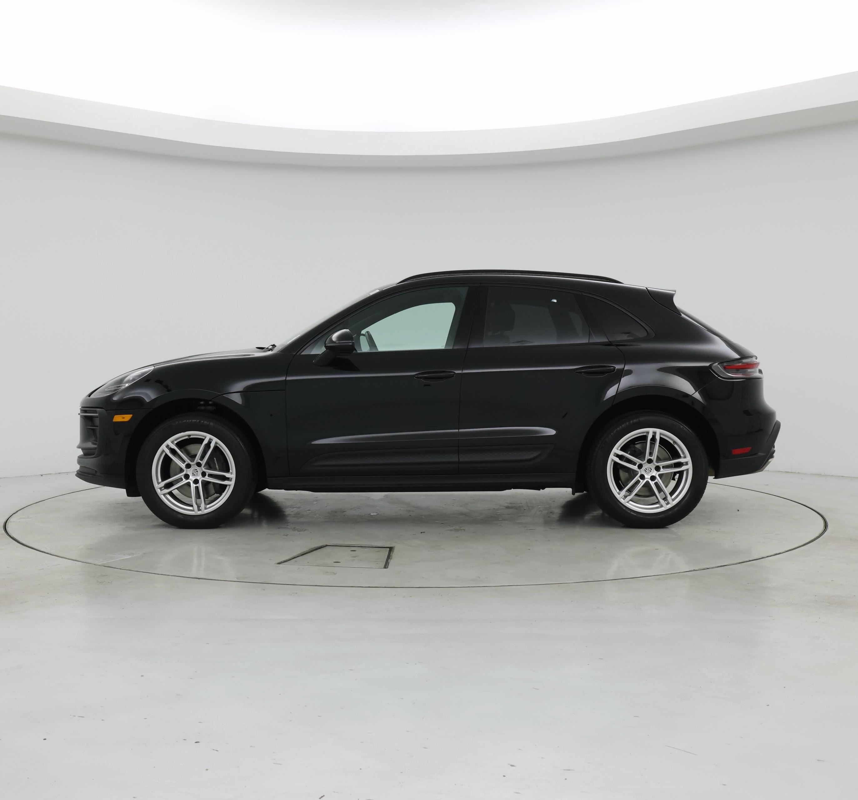 Thumbnail: 2023 Porsche Macan - 3