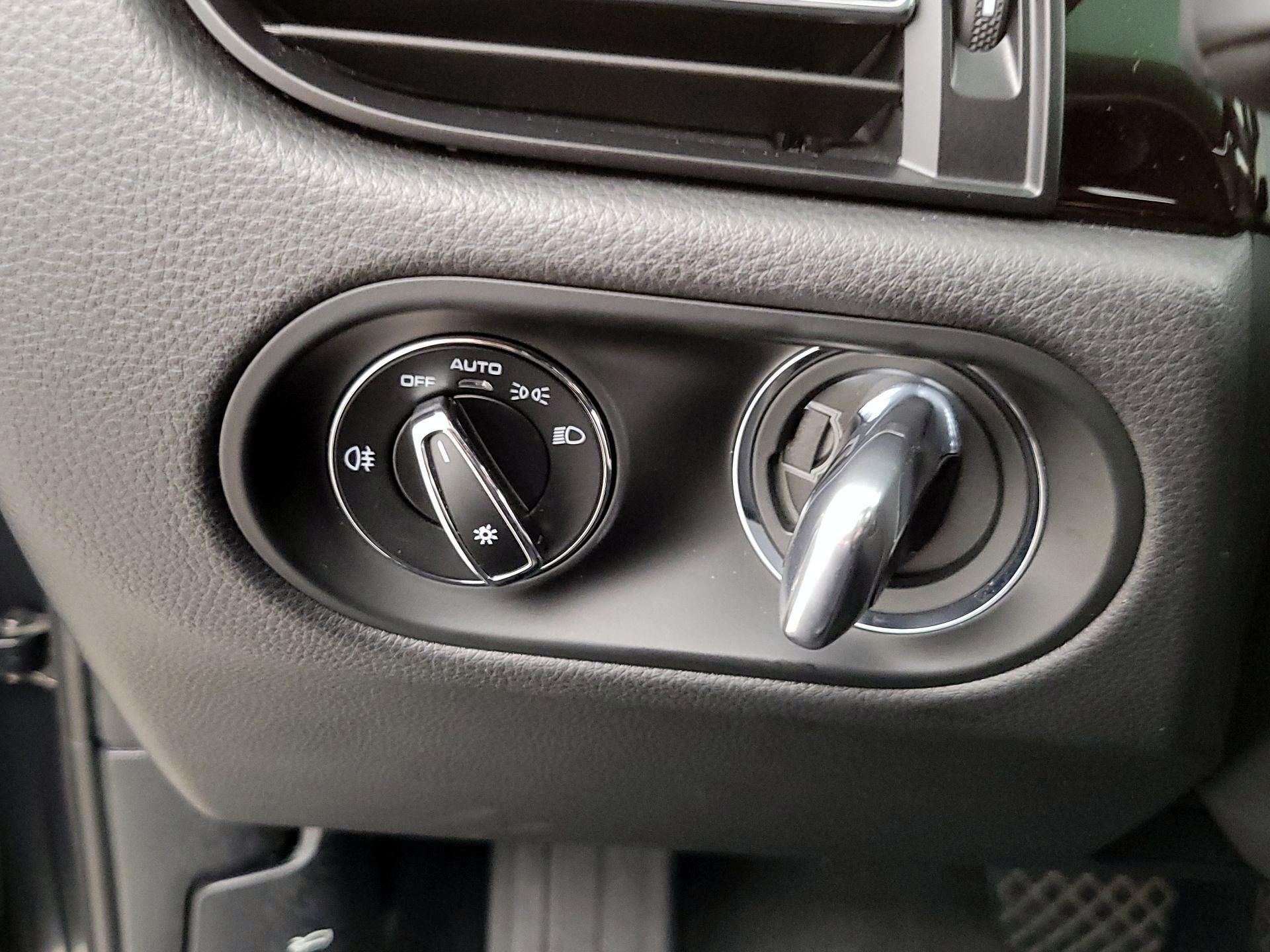 Thumbnail: 2020 Porsche Macan - 13