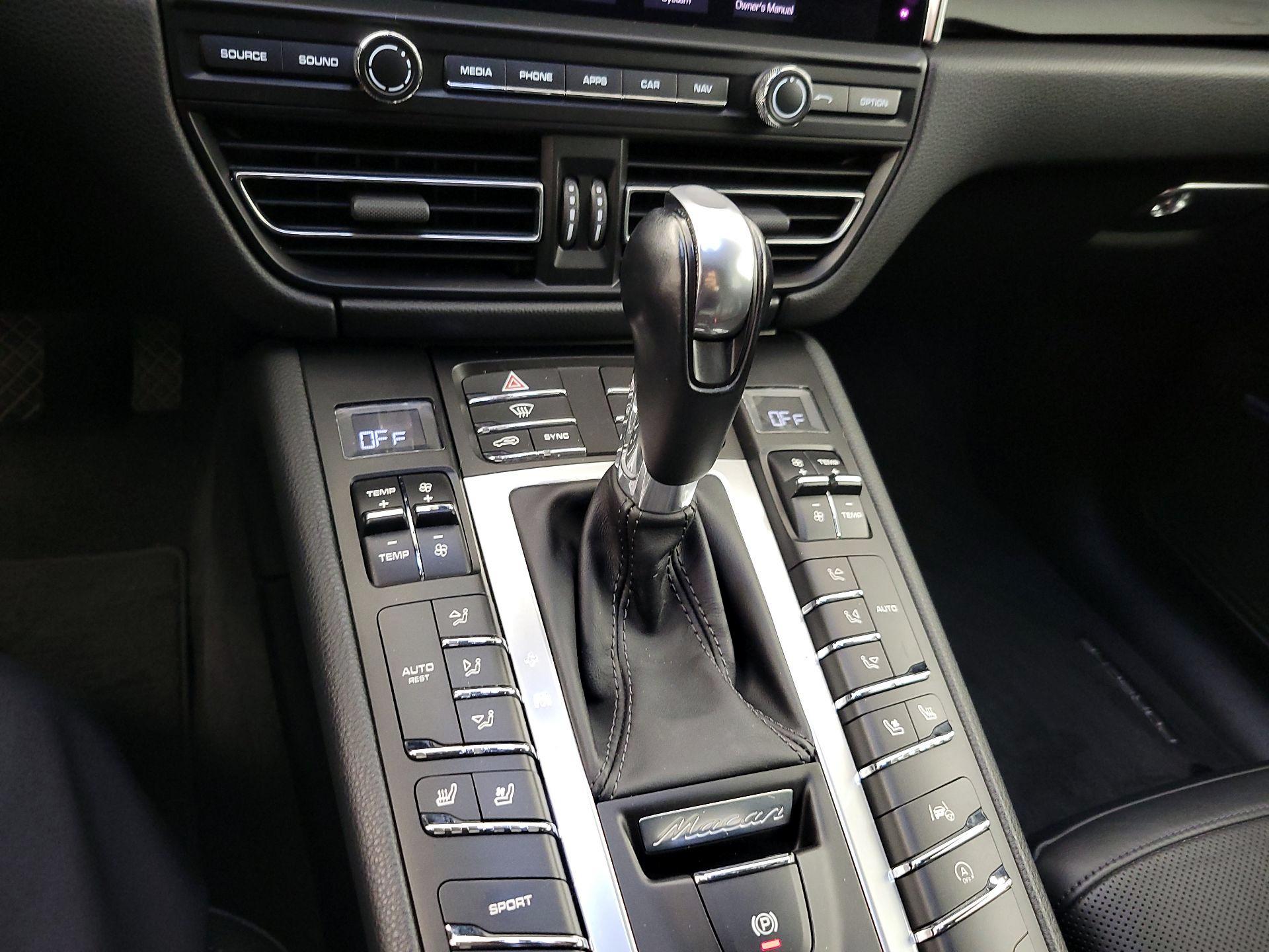 Thumbnail: 2020 Porsche Macan - 18