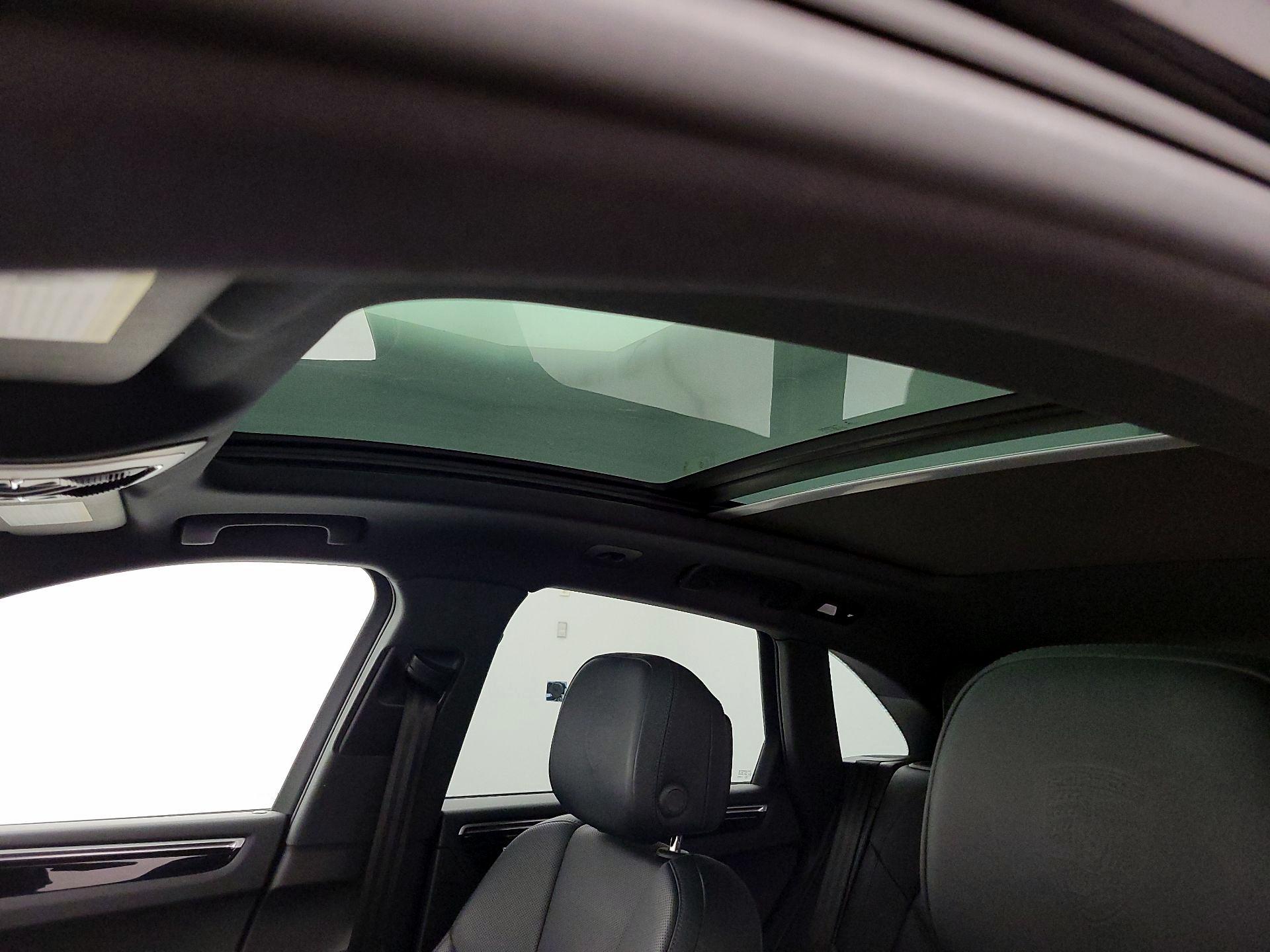 Thumbnail: 2020 Porsche Macan - 20