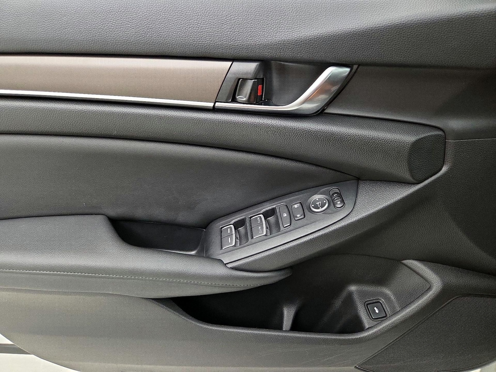 2019 Honda Accord LX - Photo 13
