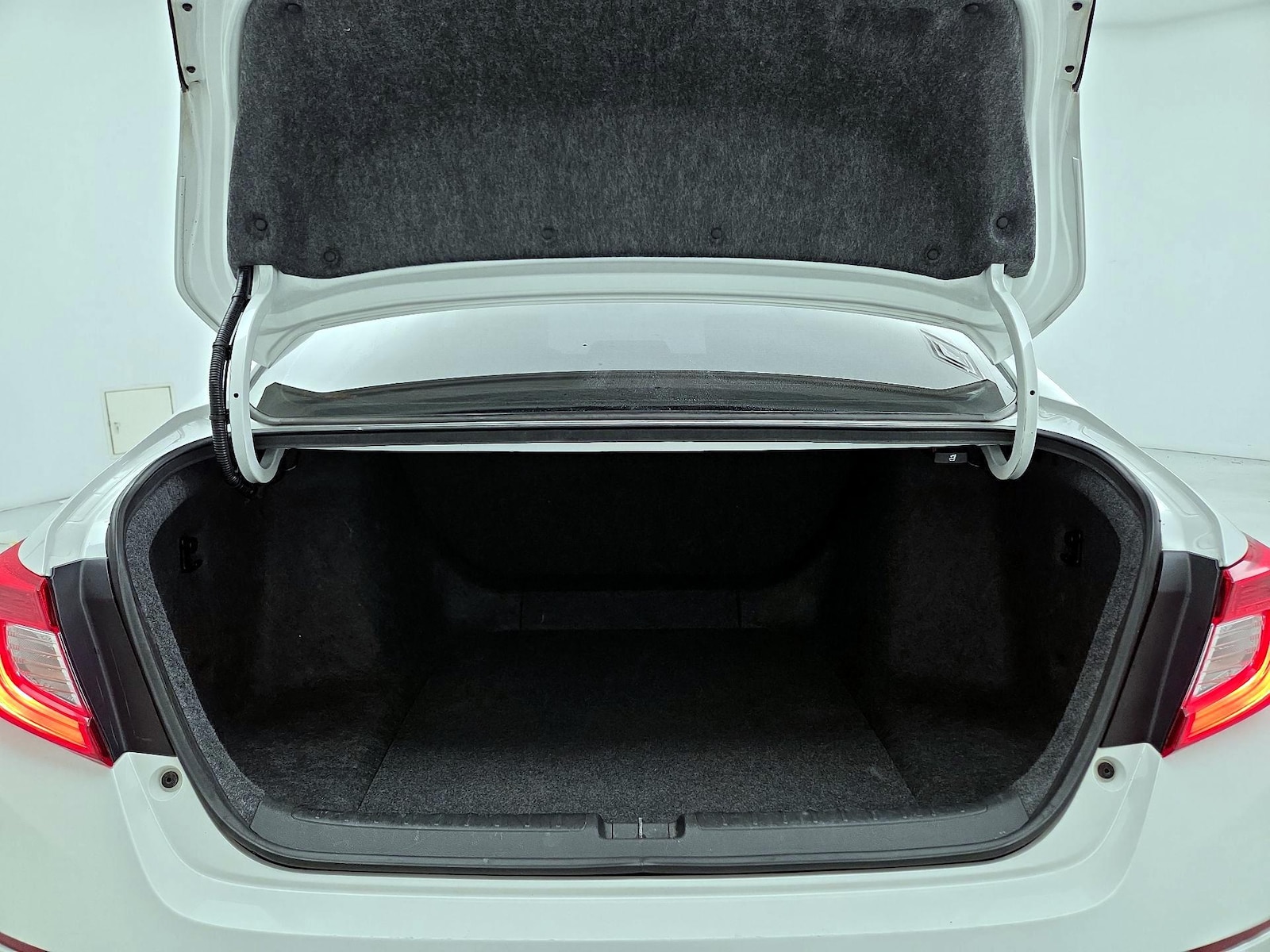 2019 Honda Accord LX - Photo 21