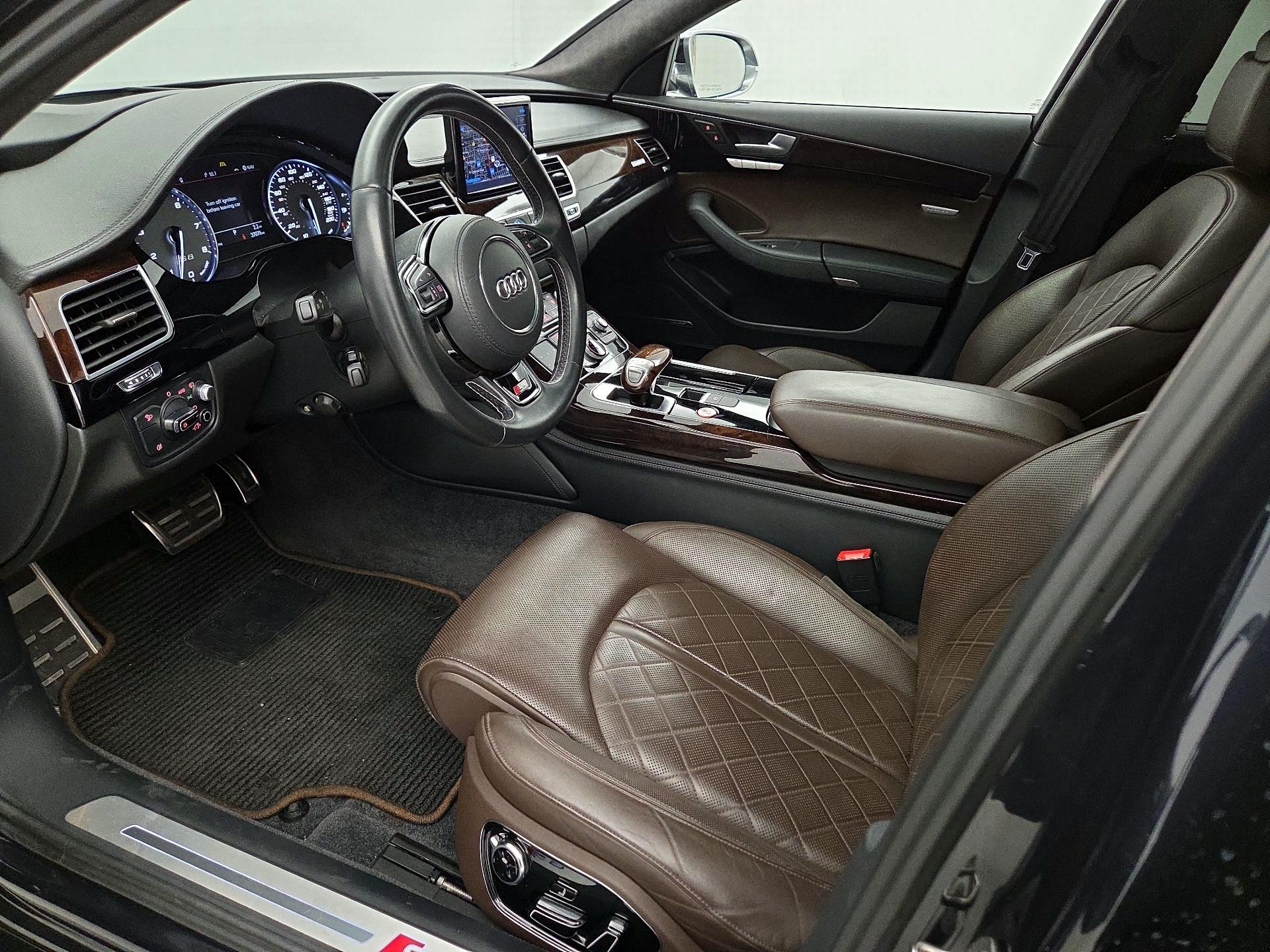 Thumbnail: 2017 Audi S8 - 11