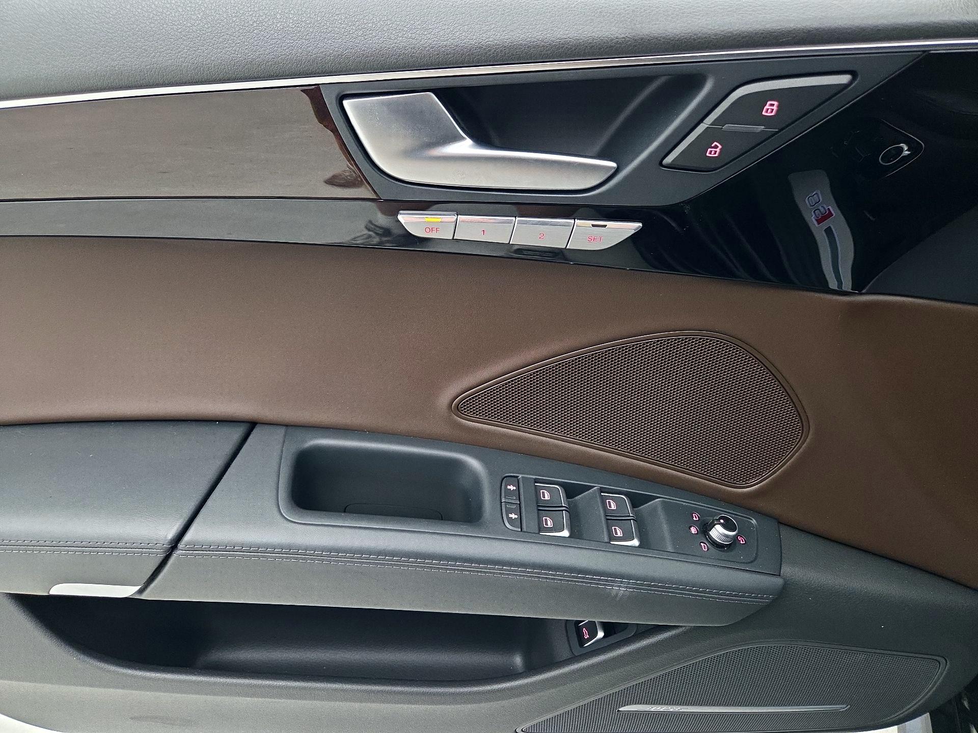 Thumbnail: 2017 Audi S8 - 12