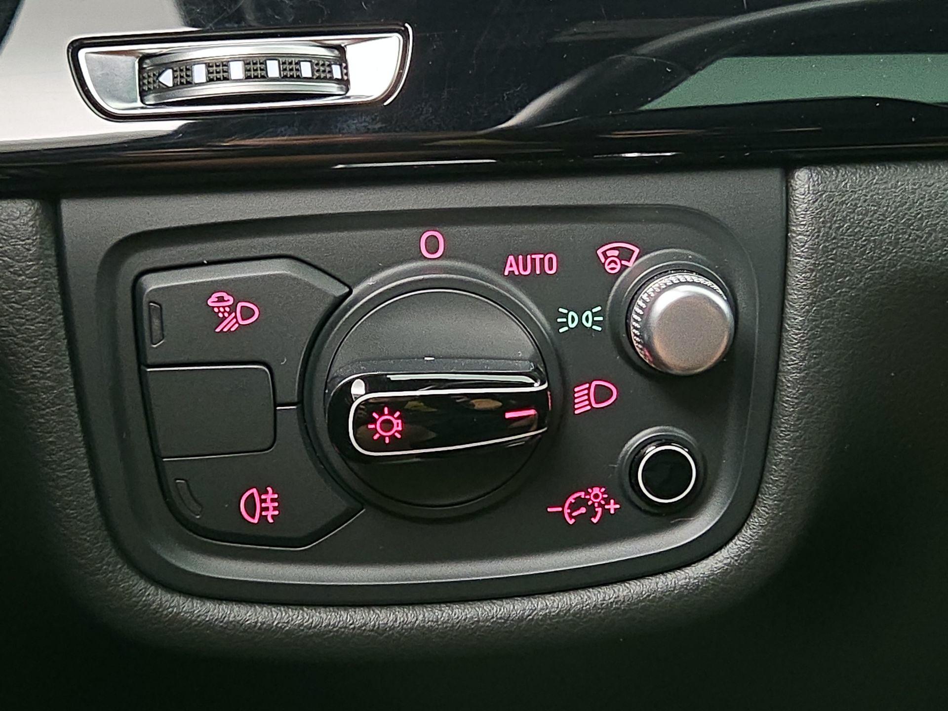 Thumbnail: 2017 Audi S8 - 13