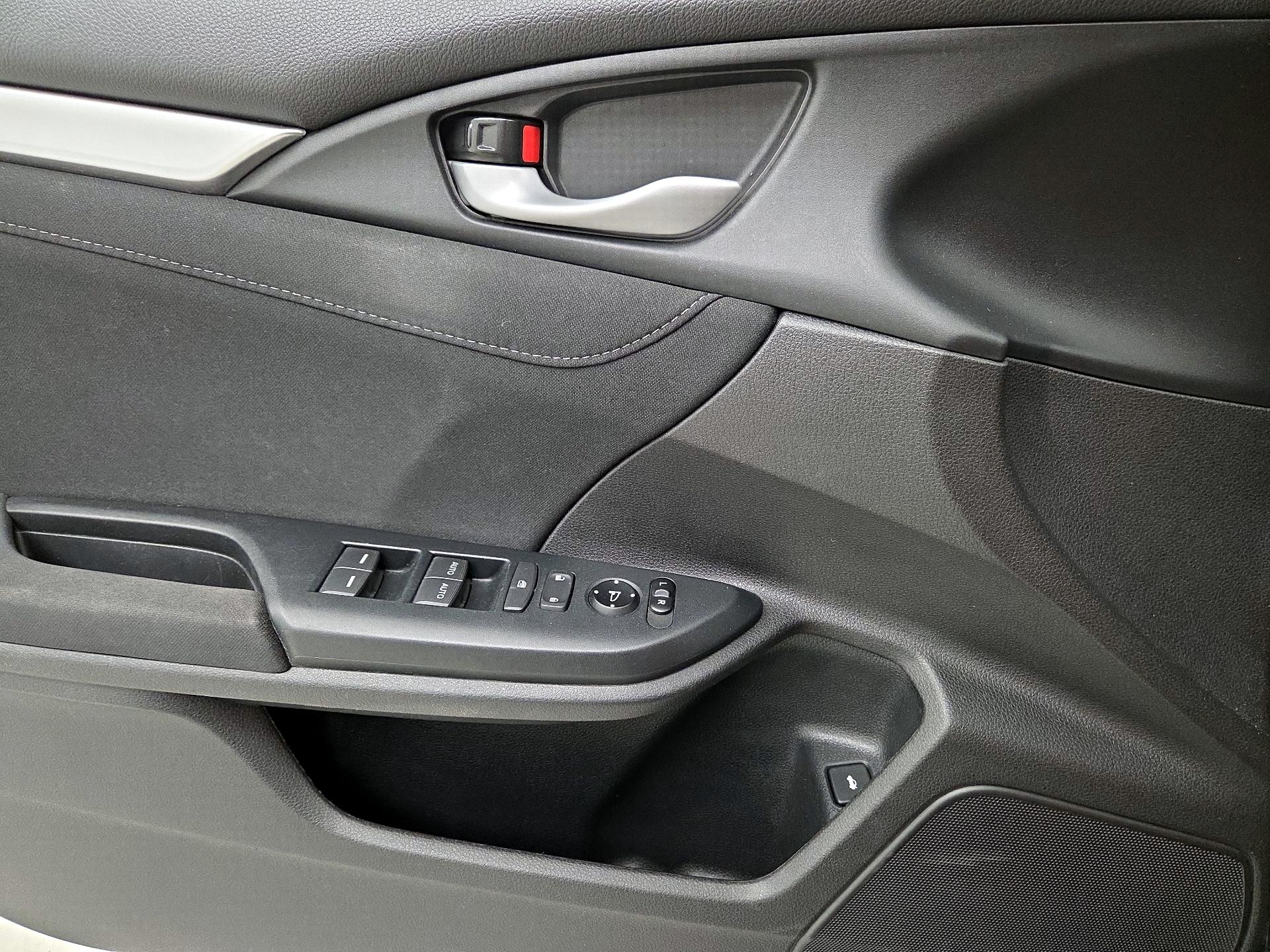 Thumbnail: 2016 Honda Civic - 12