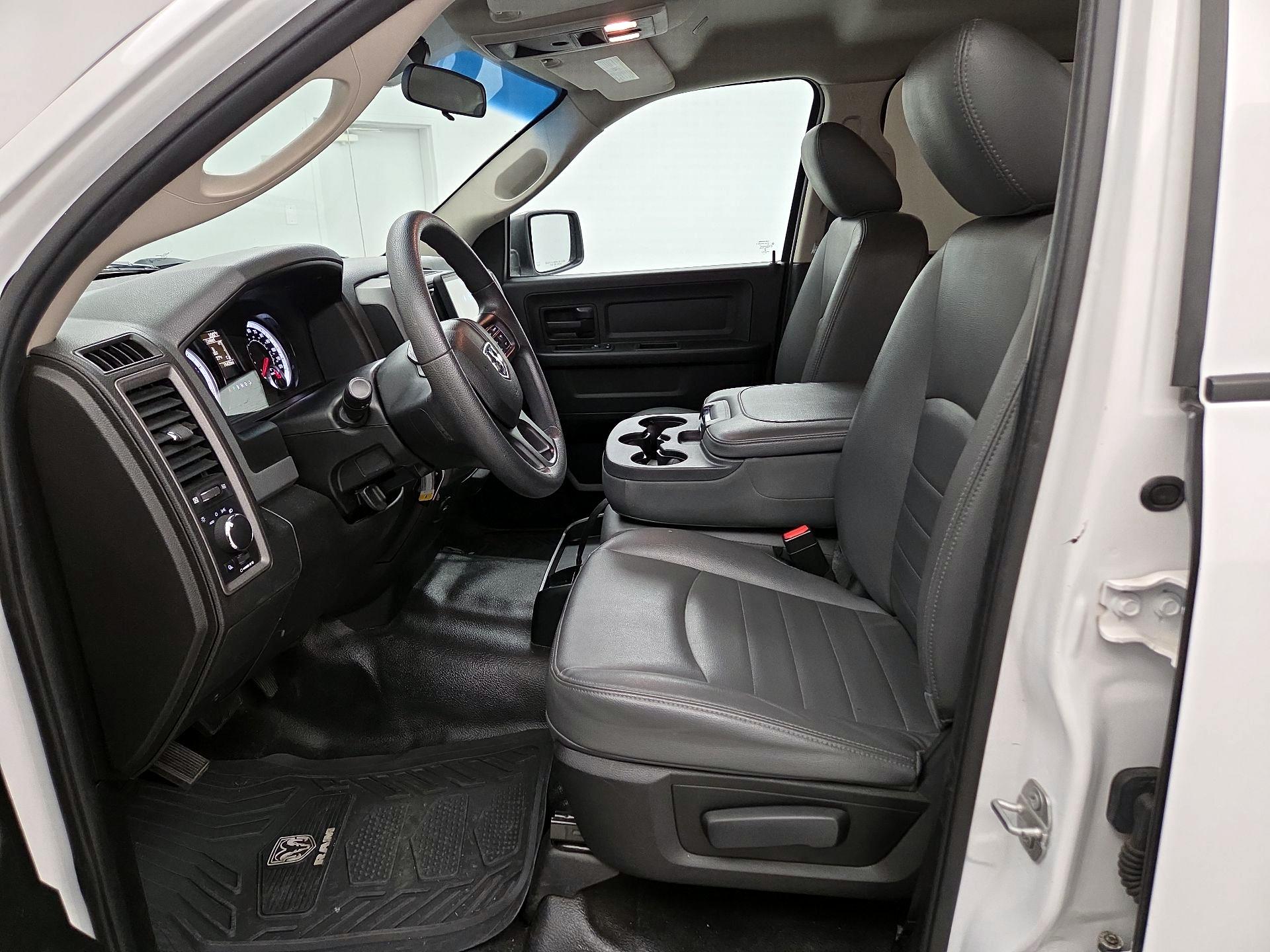 Thumbnail: 2019 RAM 1500 Classic - 11