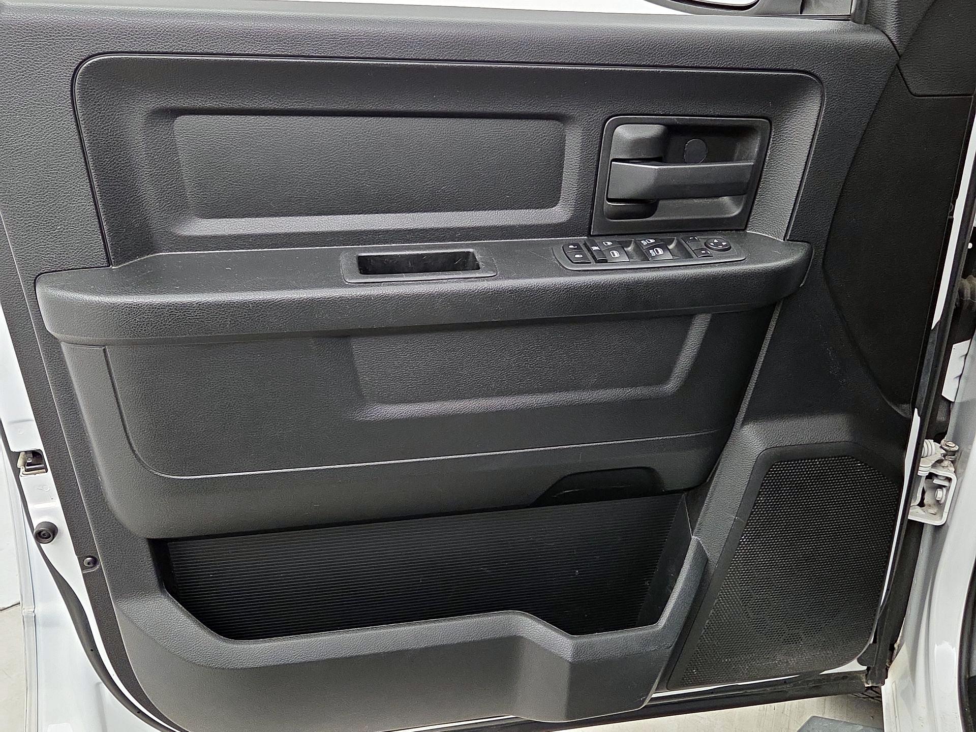 Thumbnail: 2019 RAM 1500 Classic - 12