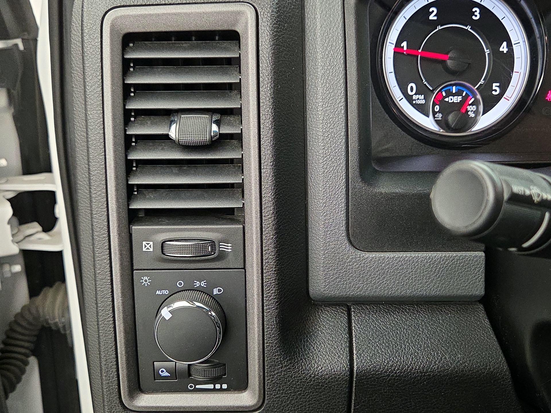 Thumbnail: 2019 RAM 1500 Classic - 13