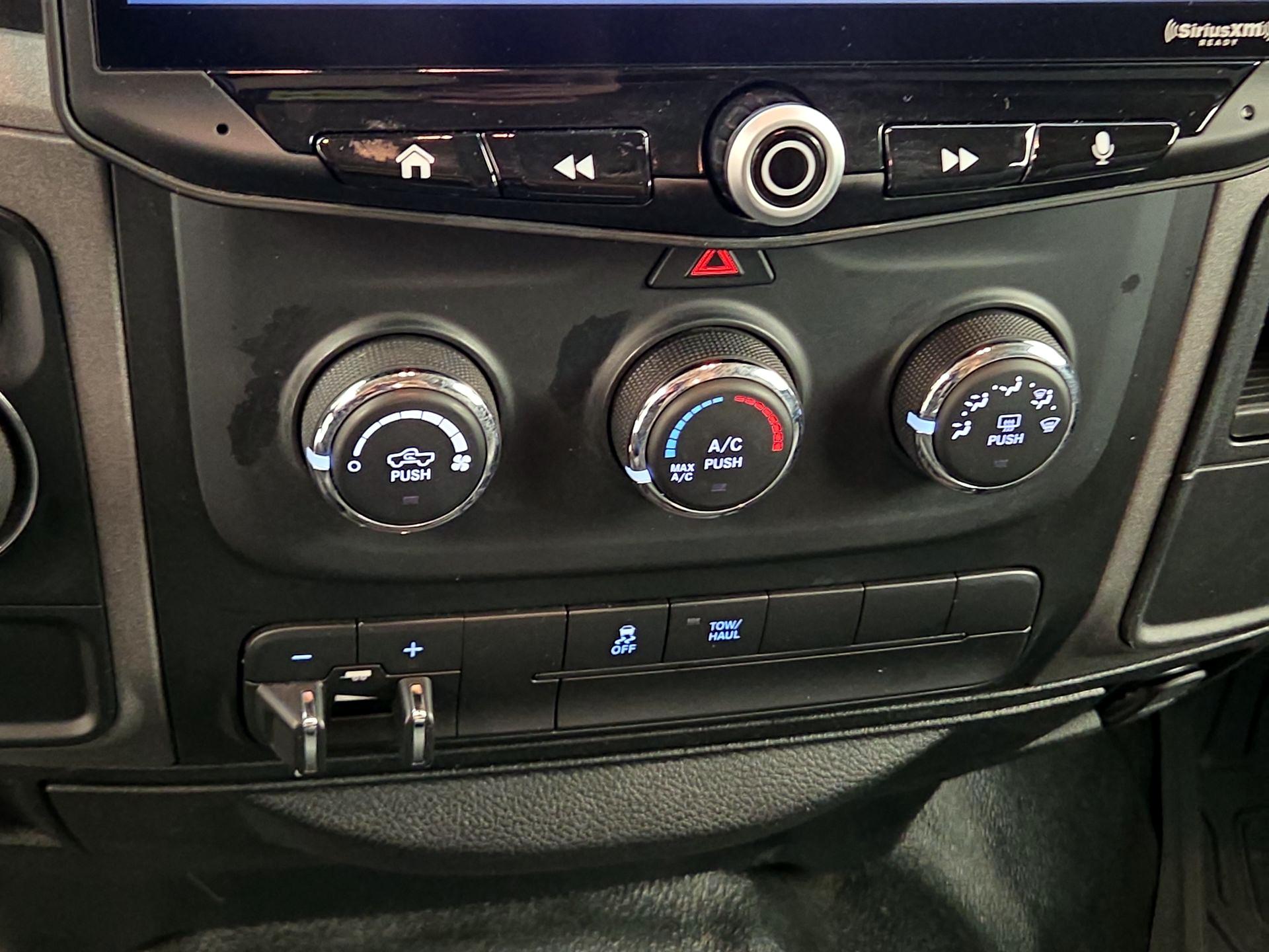 Thumbnail: 2019 RAM 1500 Classic - 16