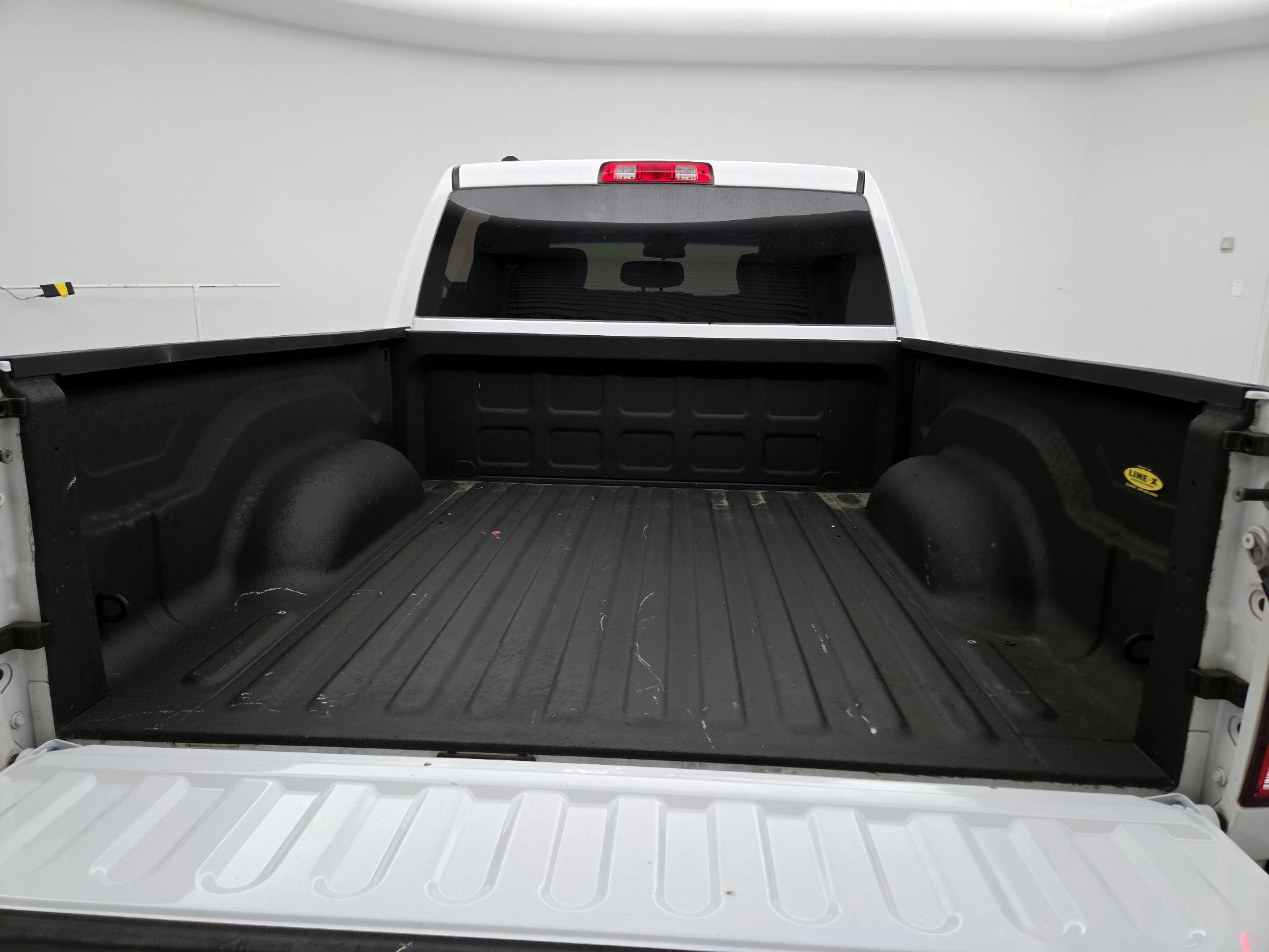 Thumbnail: 2019 RAM 1500 Classic - 19