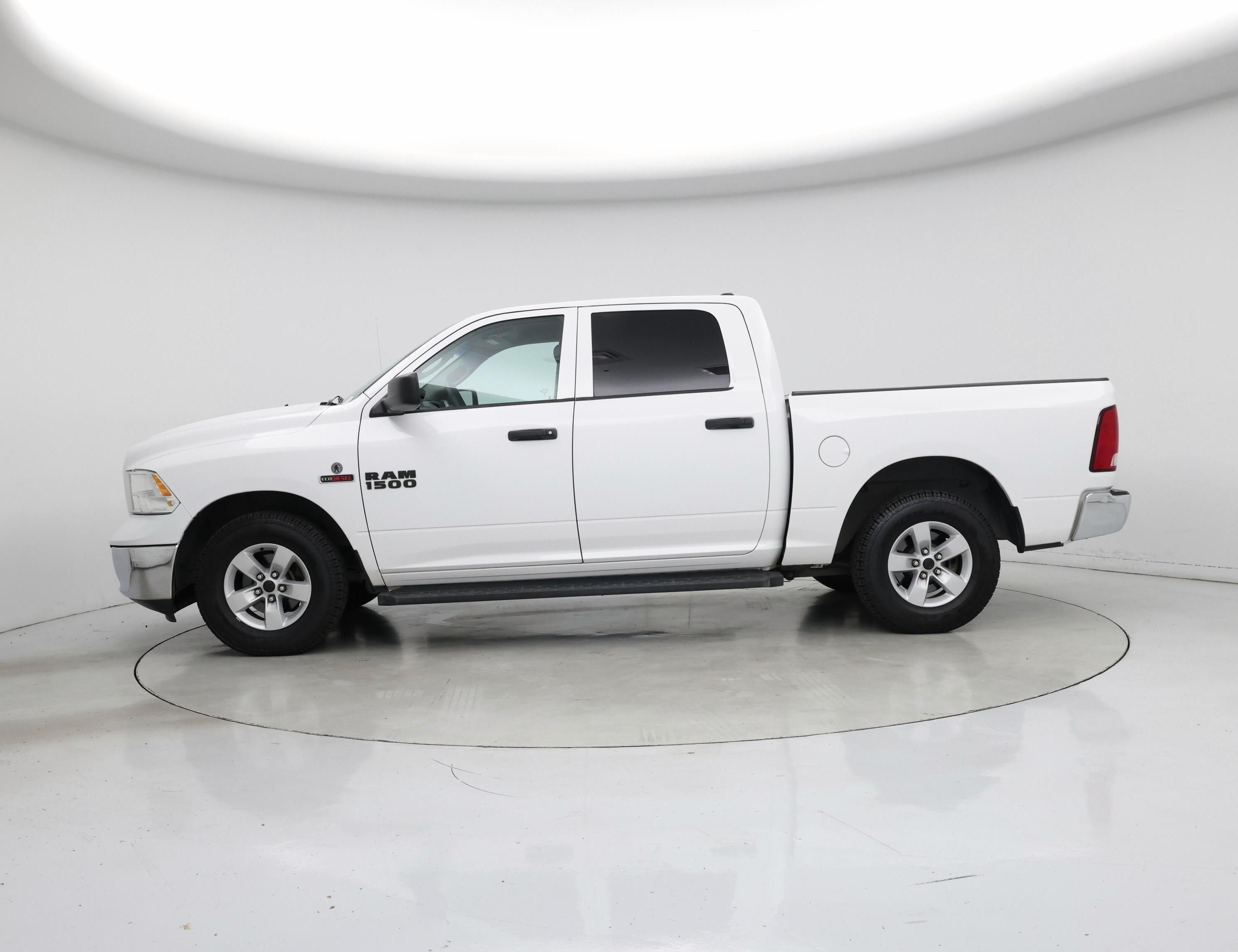 Thumbnail: 2019 RAM 1500 Classic - 3