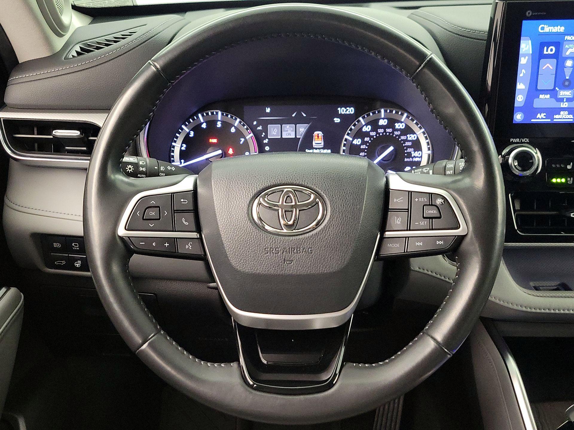 Thumbnail: 2022 Toyota Highlander - 10