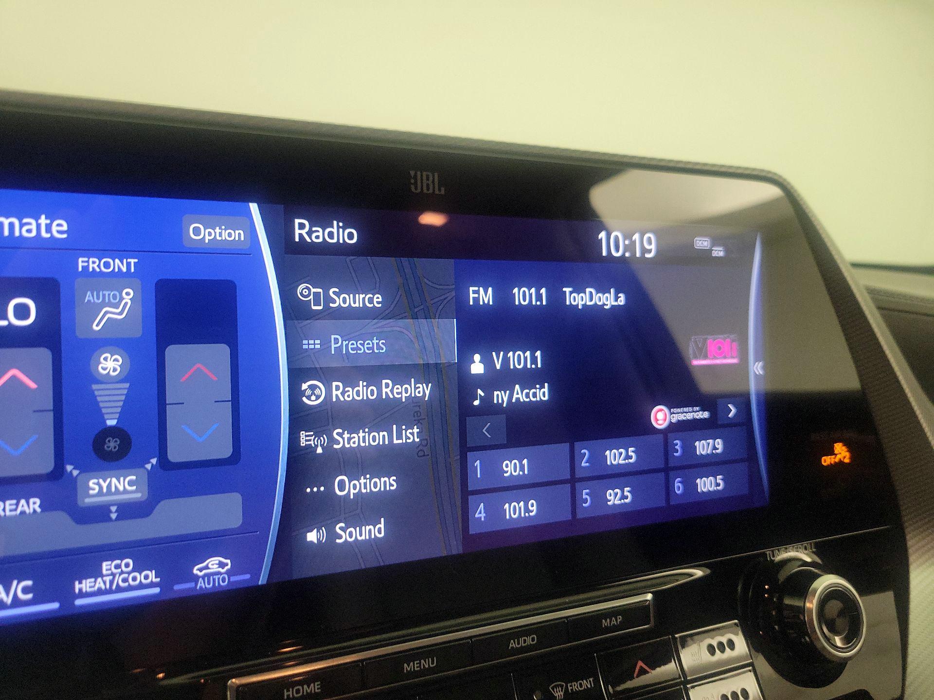 Thumbnail: 2022 Toyota Highlander - 16