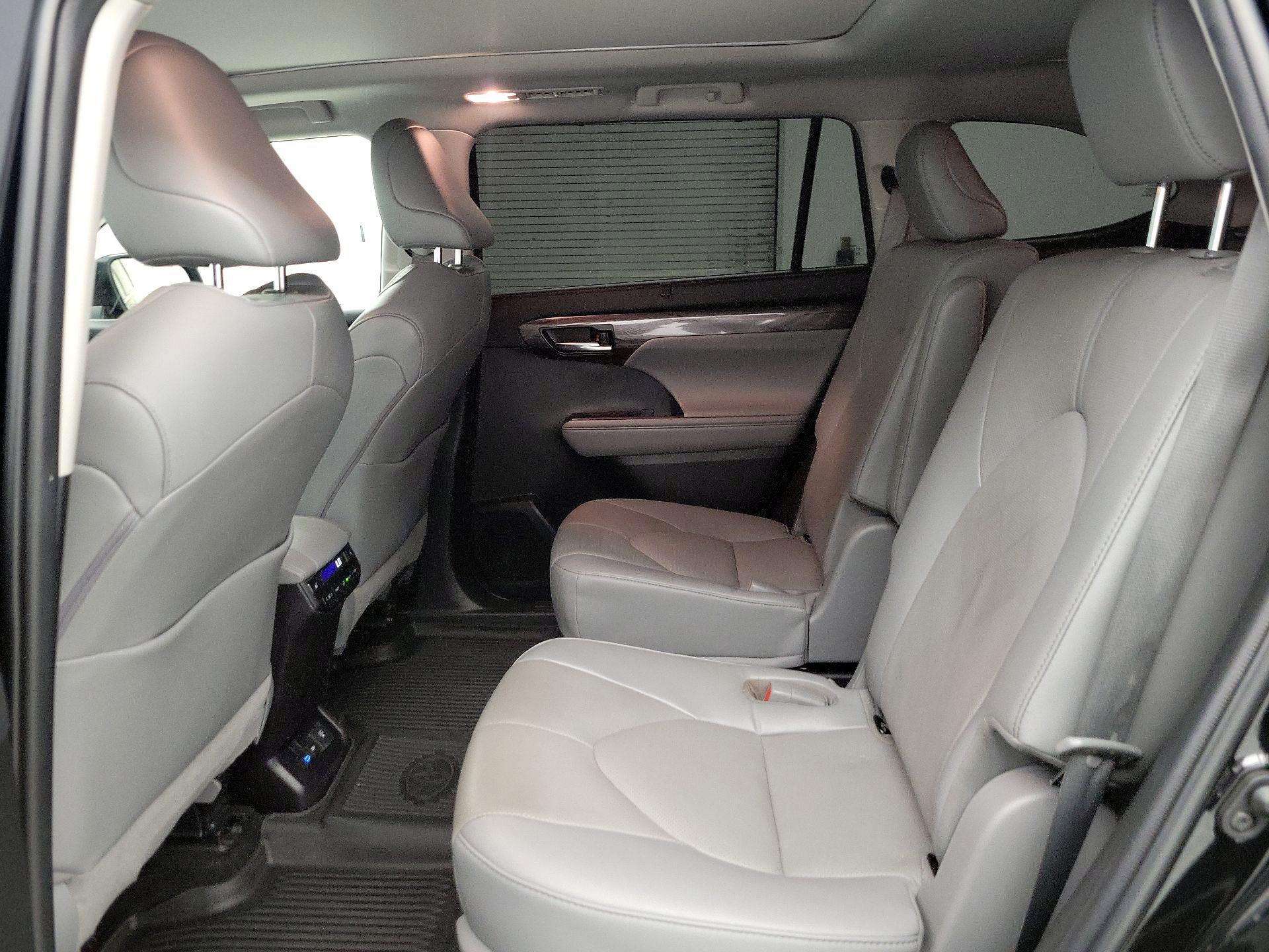 Thumbnail: 2022 Toyota Highlander - 20