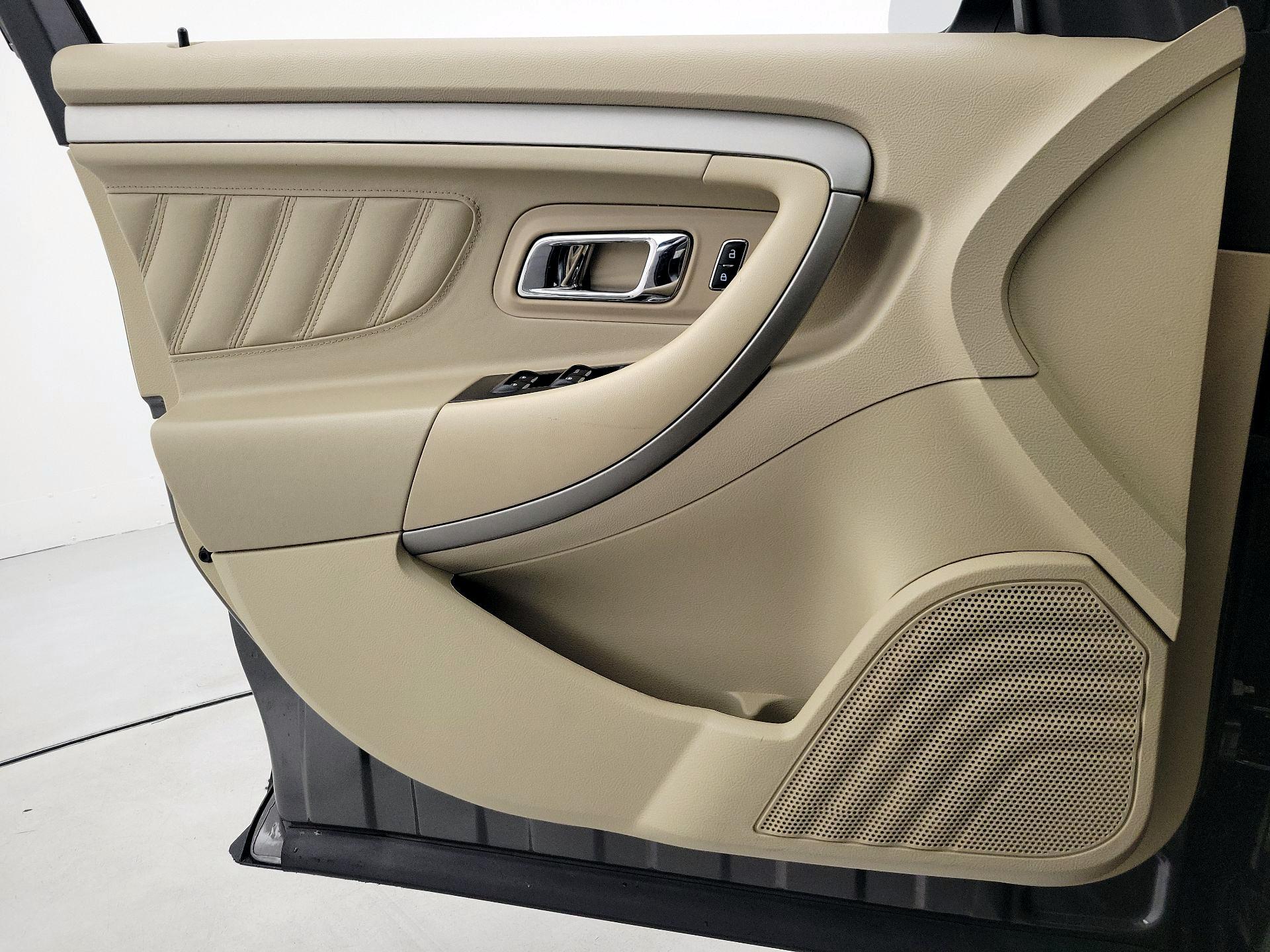 Thumbnail: 2018 Ford Taurus - 12