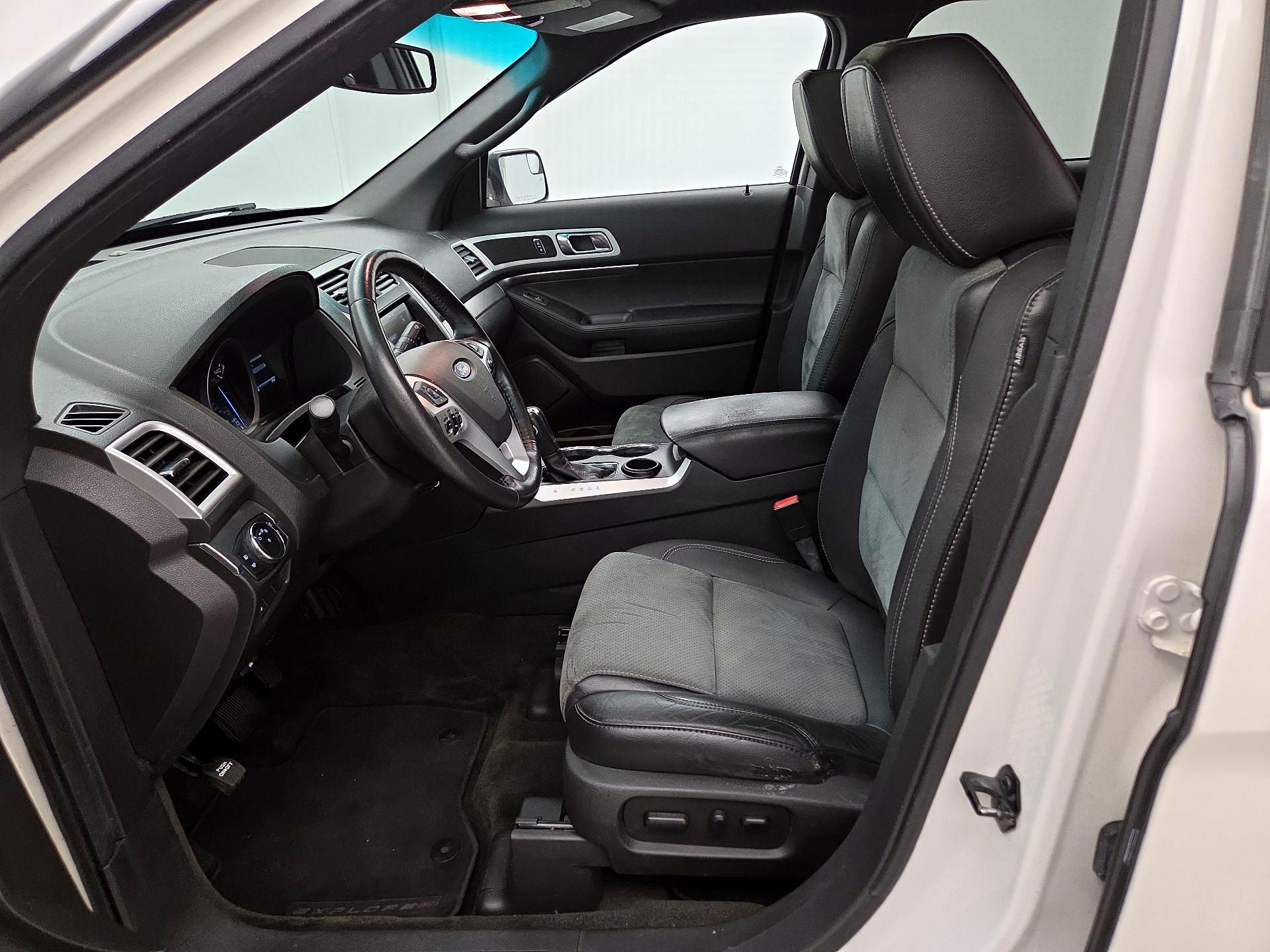 Thumbnail: 2015 Ford Explorer - 11