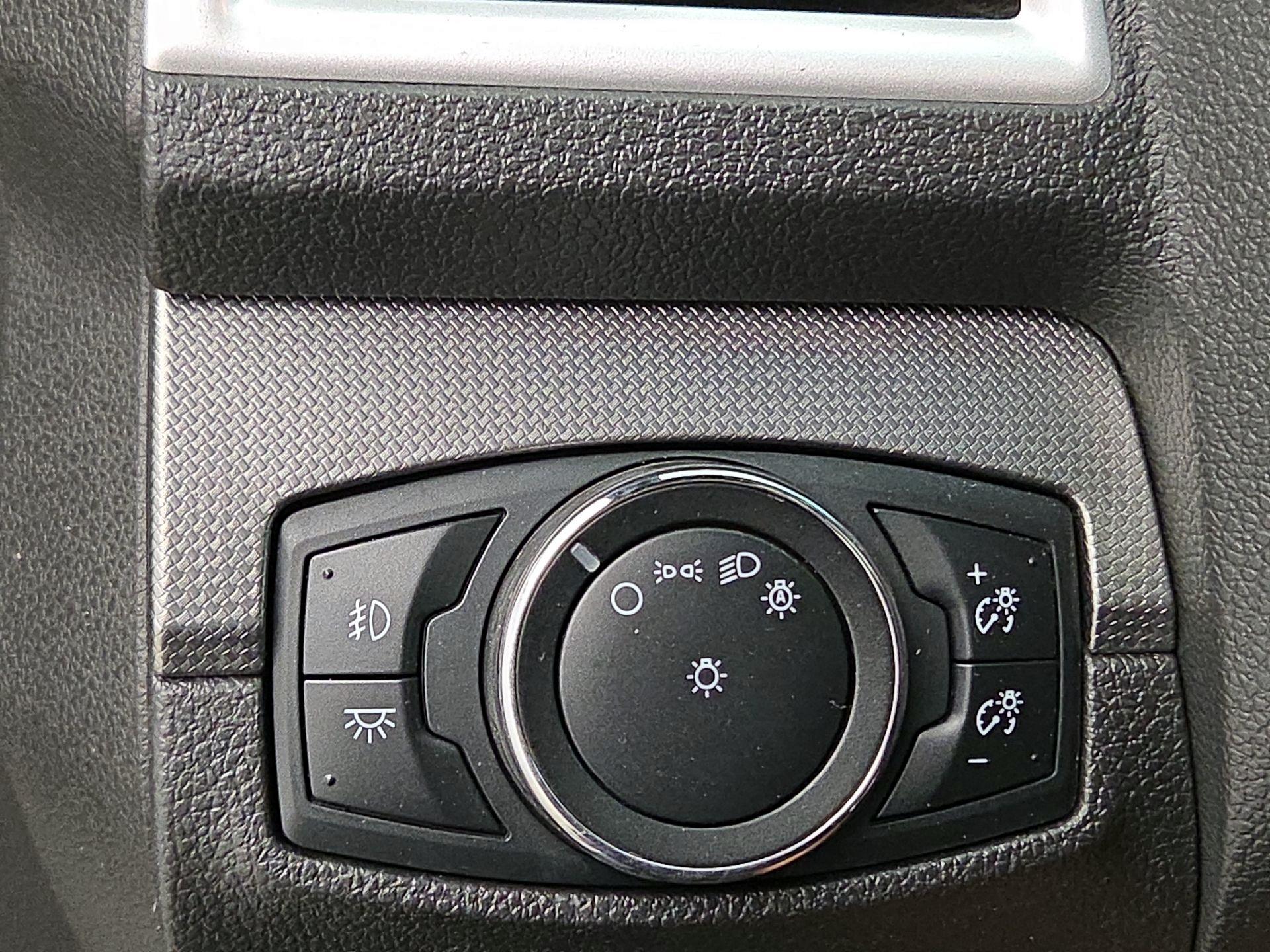Thumbnail: 2015 Ford Explorer - 13