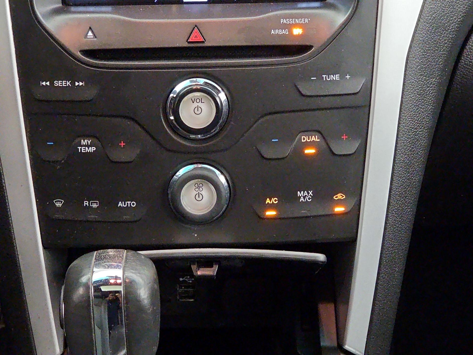 Thumbnail: 2015 Ford Explorer - 16