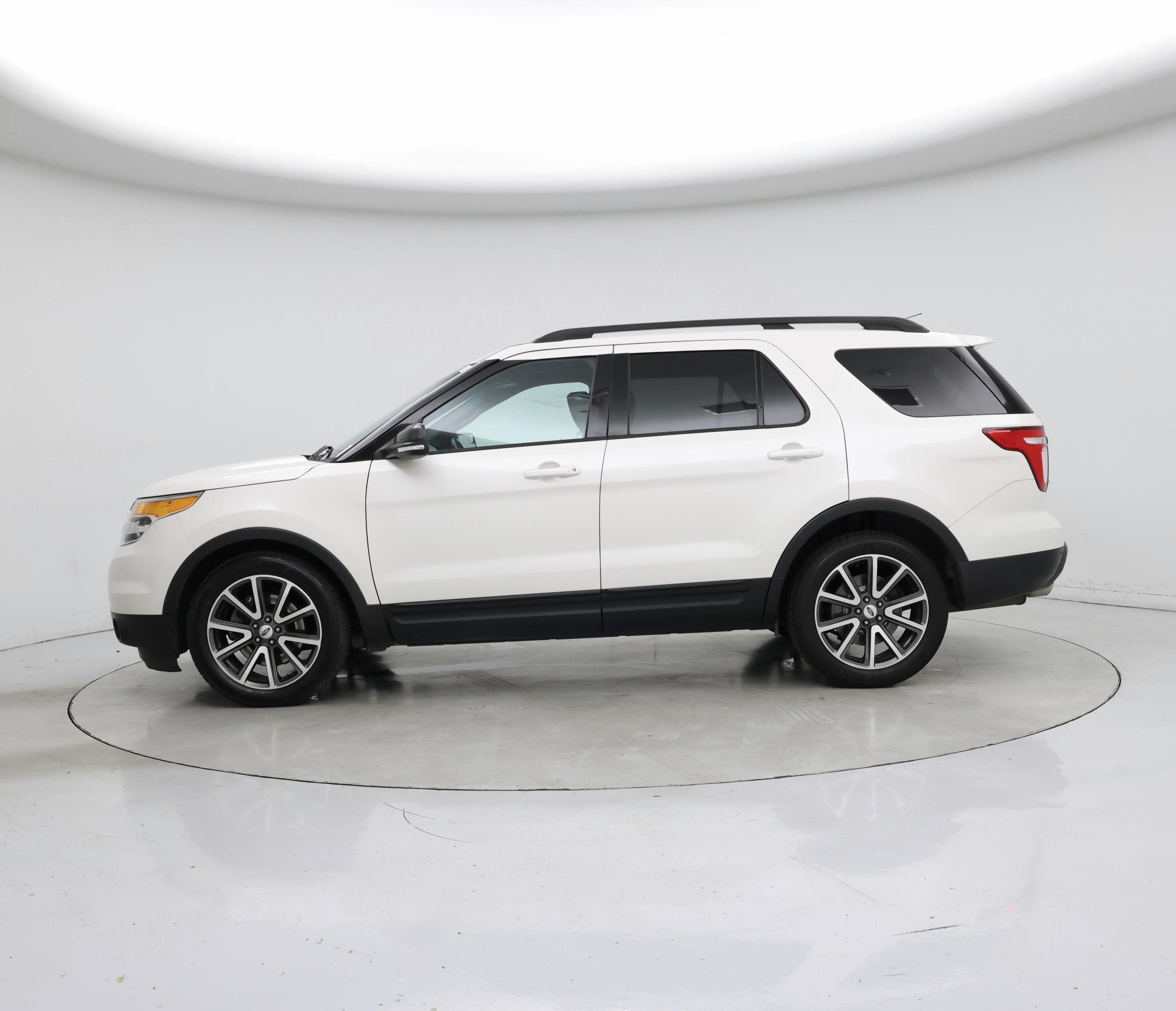 Thumbnail: 2015 Ford Explorer - 3