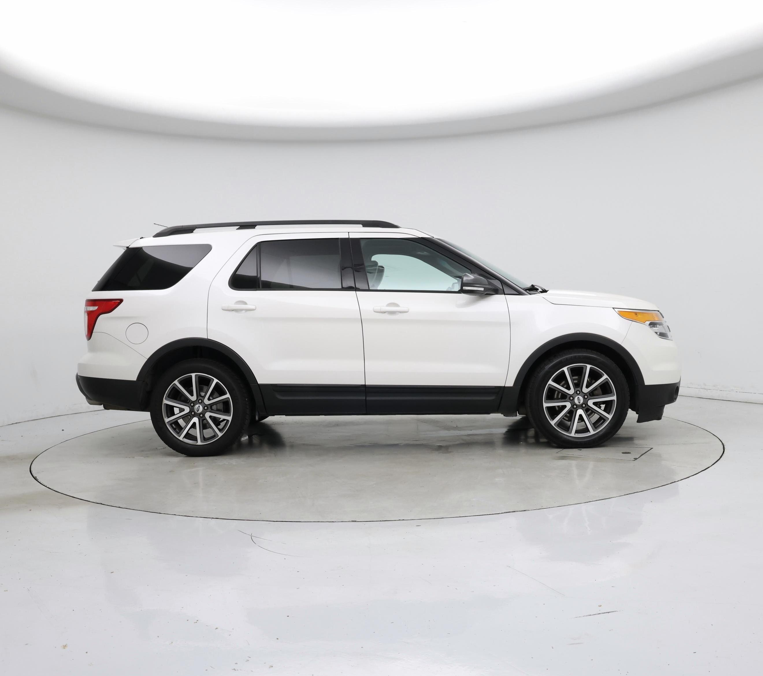 Thumbnail: 2015 Ford Explorer - 7