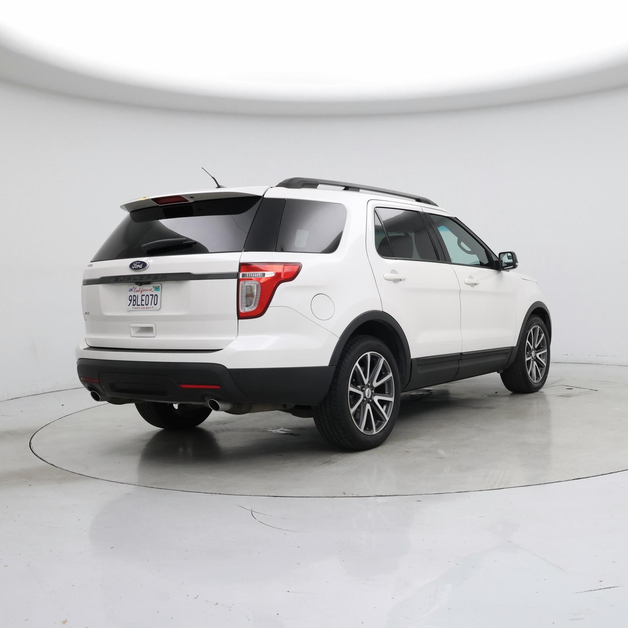 Thumbnail: 2015 Ford Explorer - 8