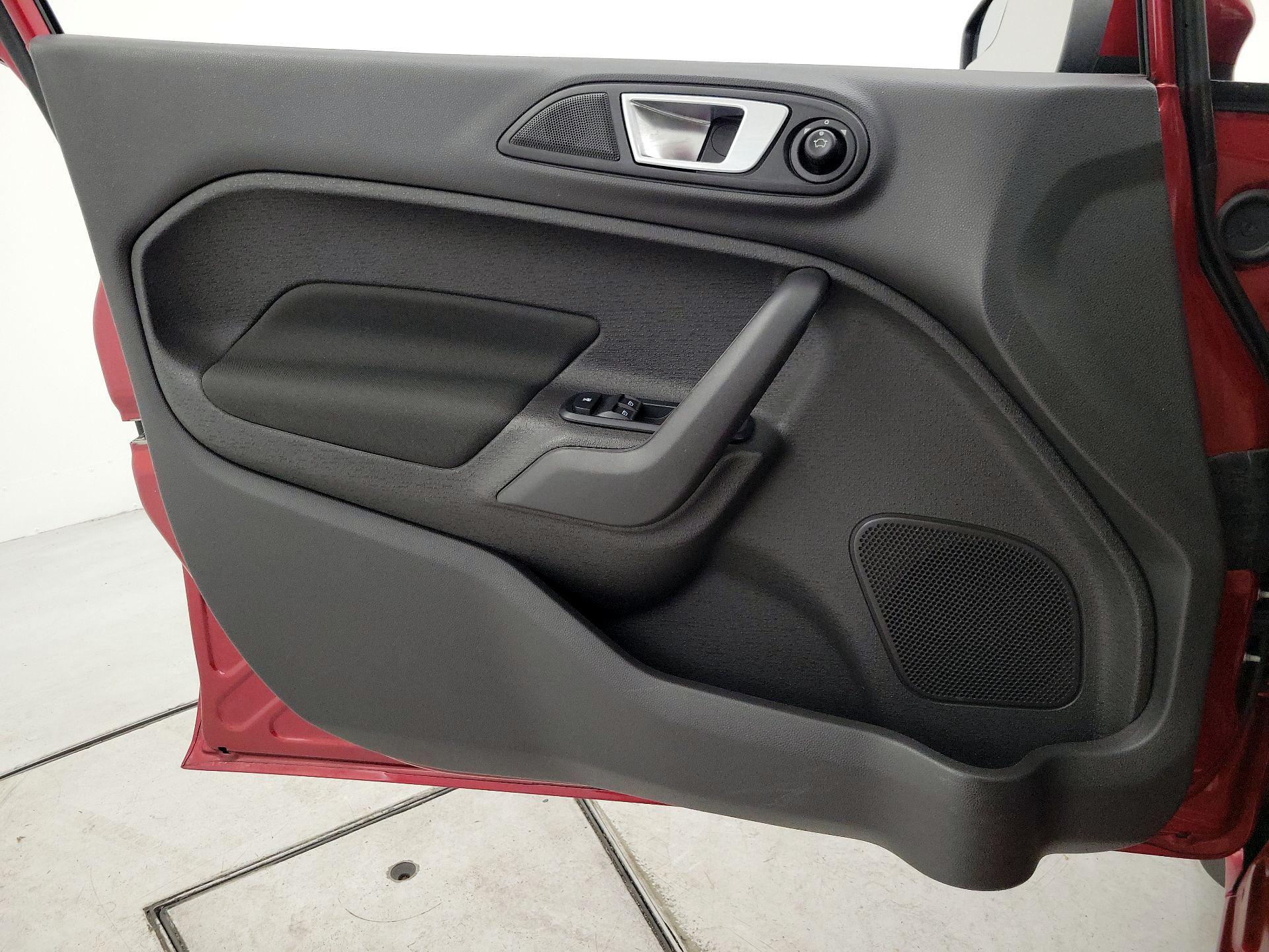 Thumbnail: 2015 Ford Fiesta - 12