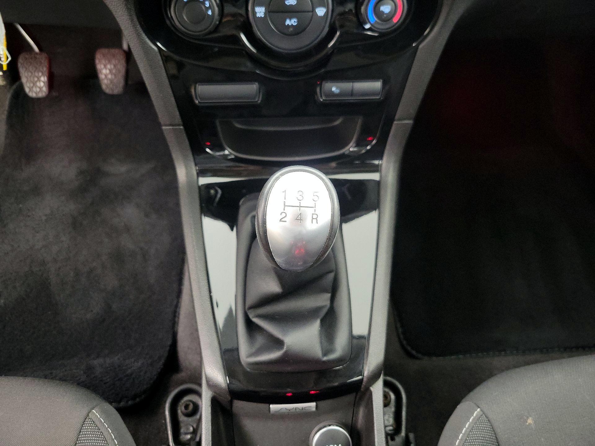 Thumbnail: 2015 Ford Fiesta - 16