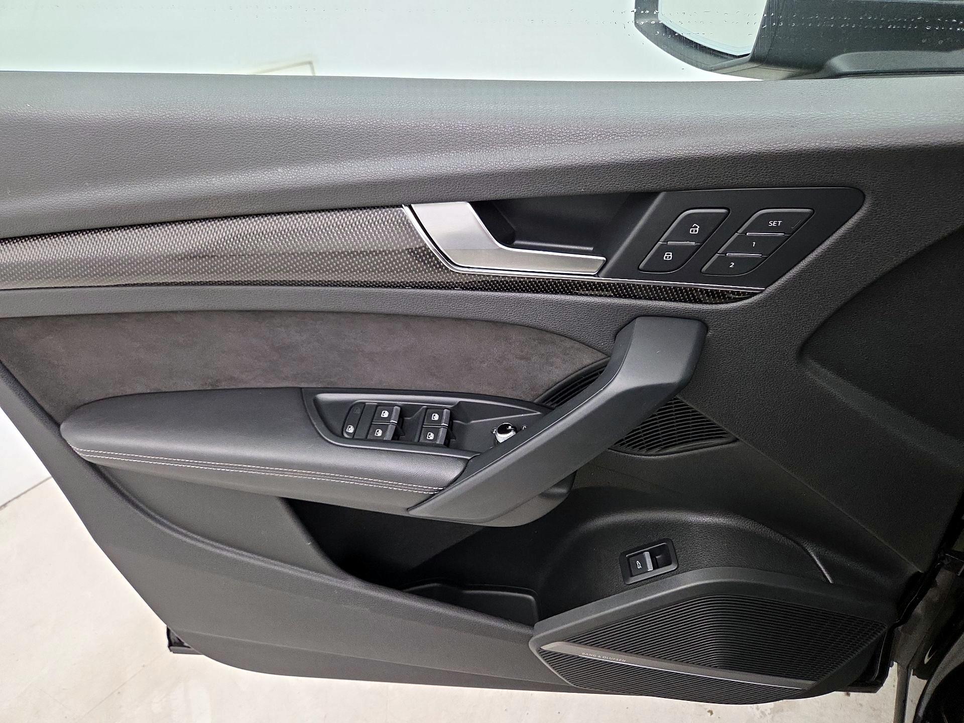 Thumbnail: 2018 Audi SQ5 - 12