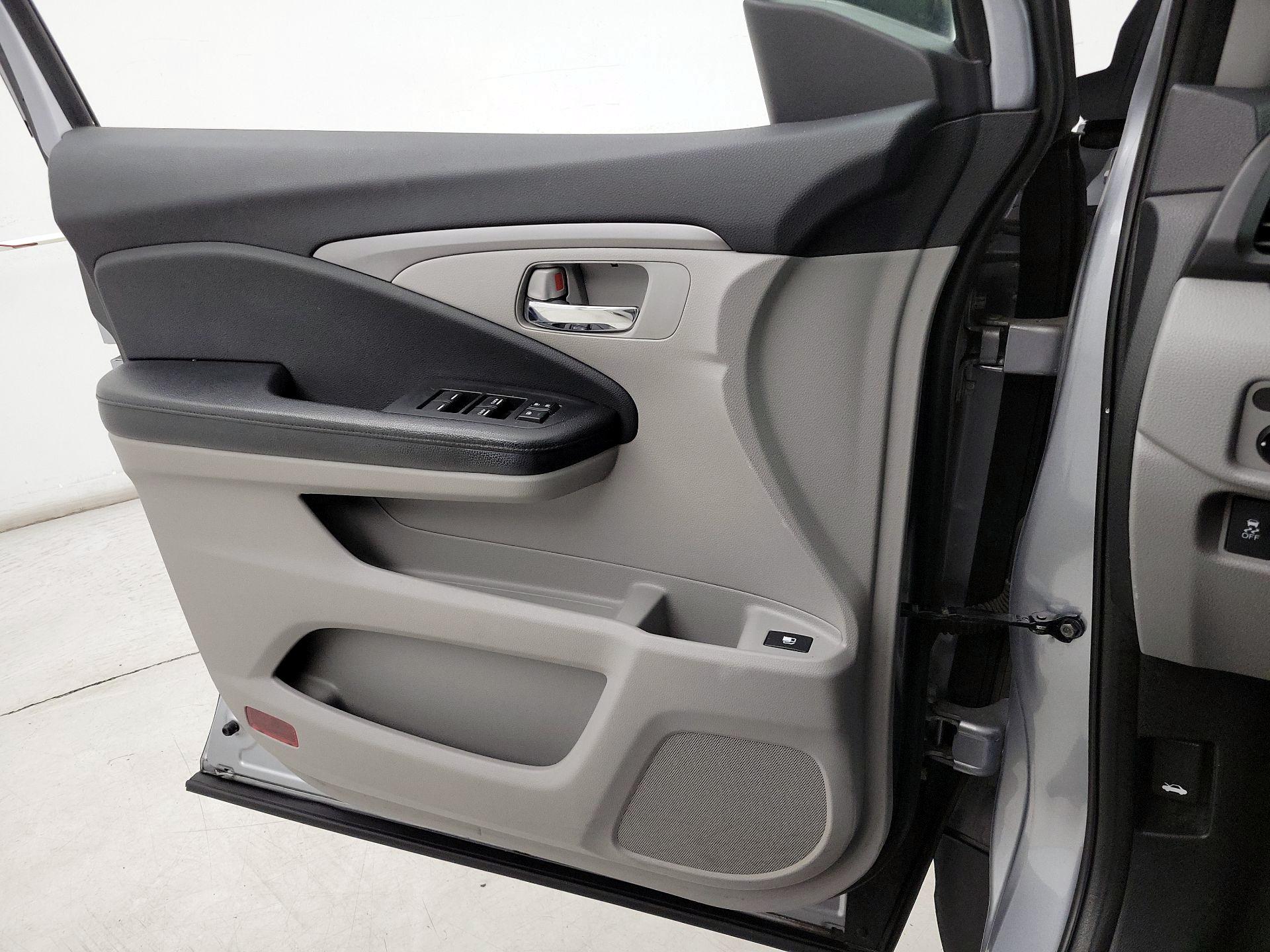 Thumbnail: 2016 Honda Pilot - 12