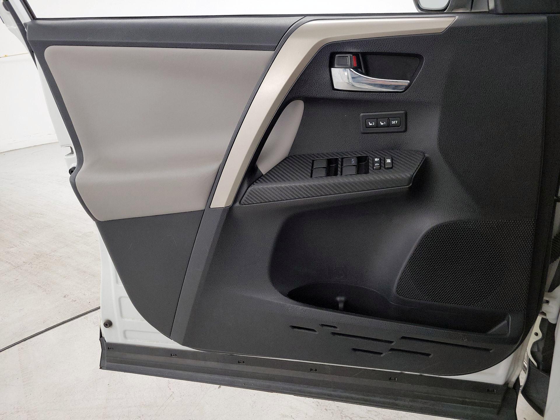 Thumbnail: 2014 Toyota RAV4 - 12