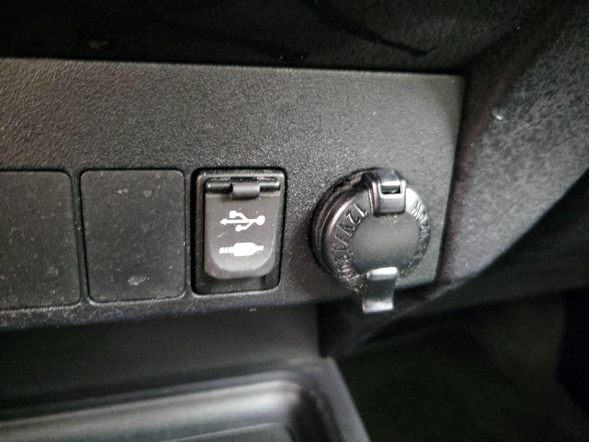 Thumbnail: 2014 Toyota RAV4 - 18