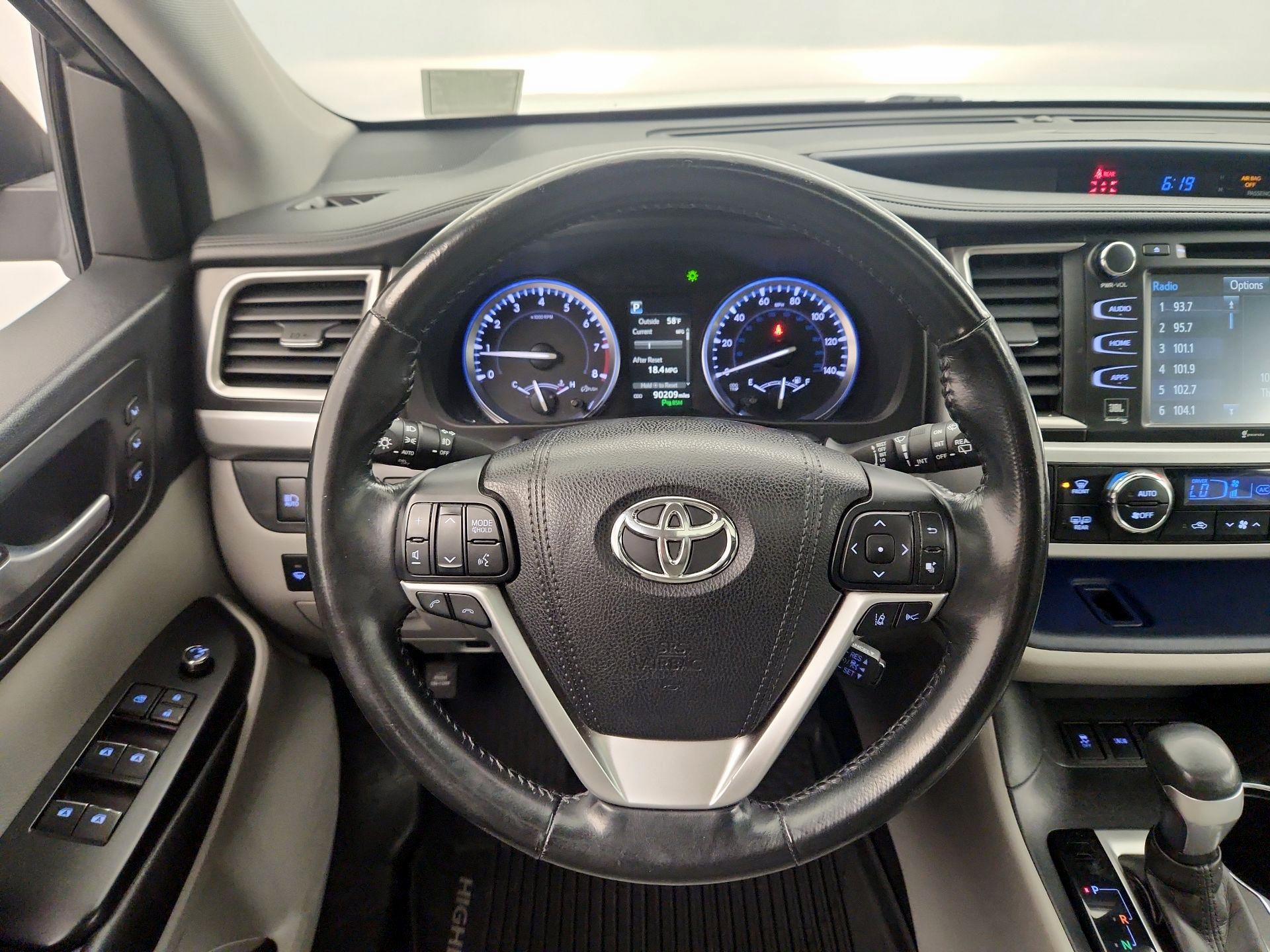 Thumbnail: 2017 Toyota Highlander - 10
