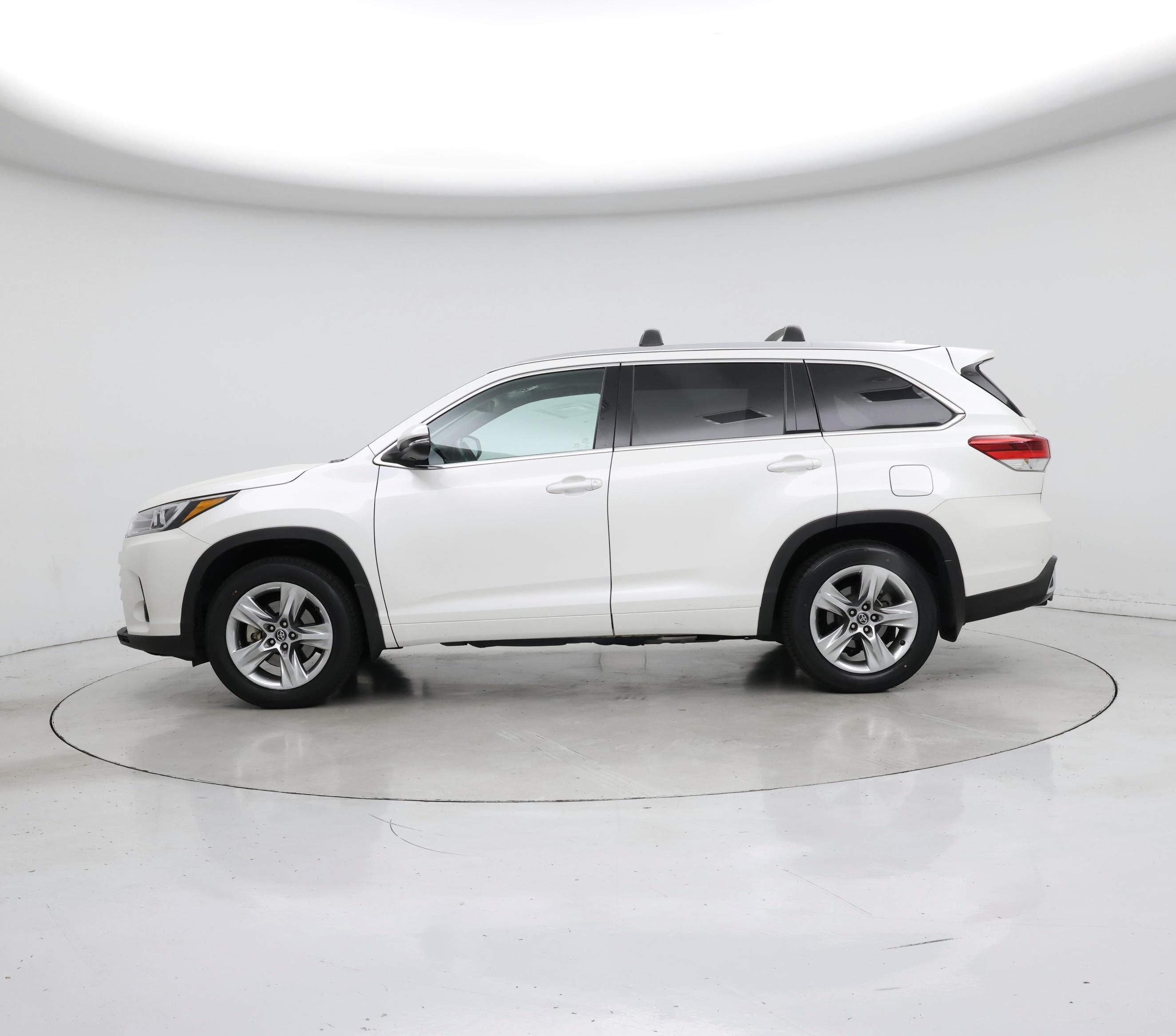 Thumbnail: 2017 Toyota Highlander - 3