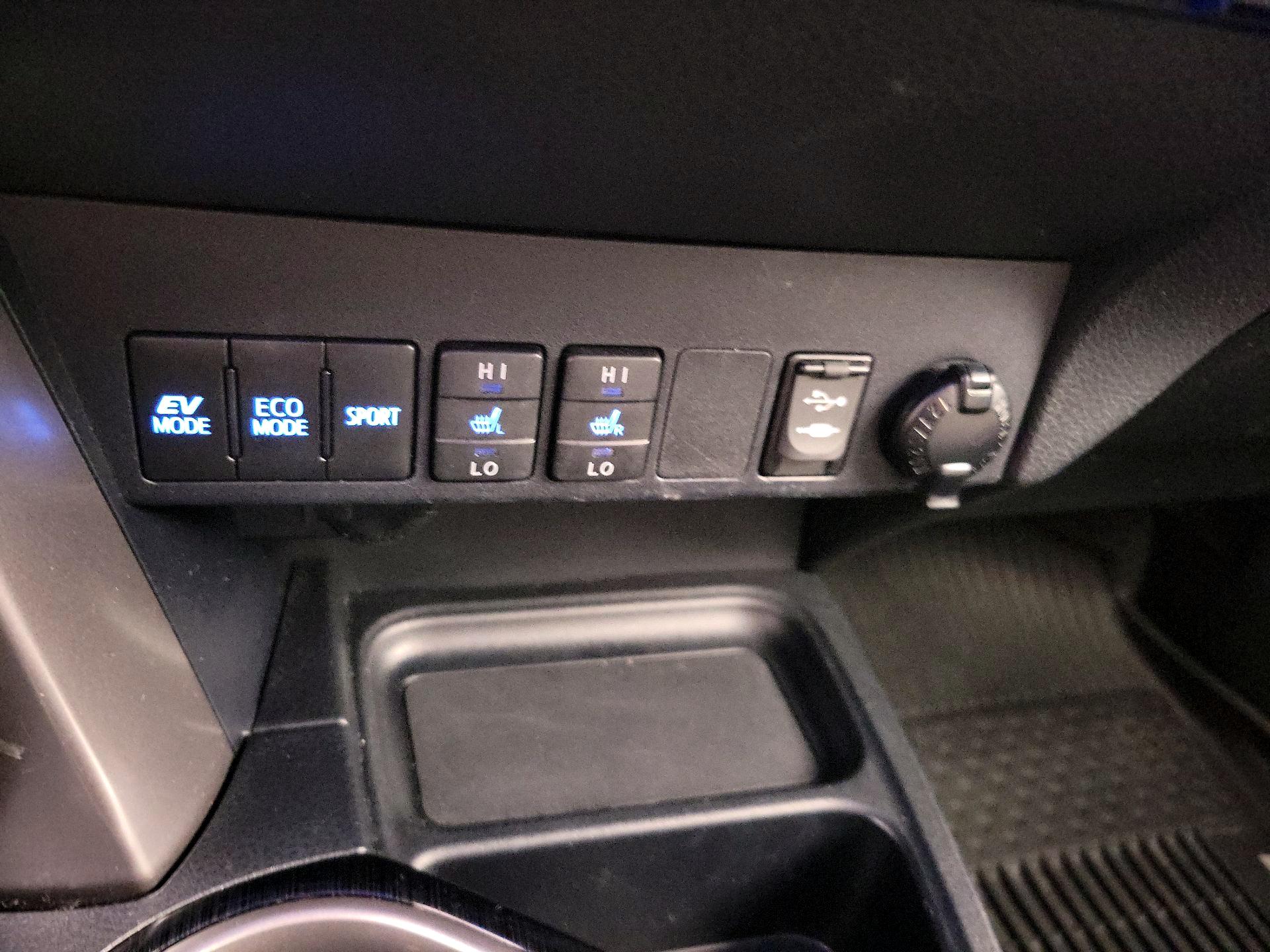 Thumbnail: 2017 Toyota RAV4 - 18