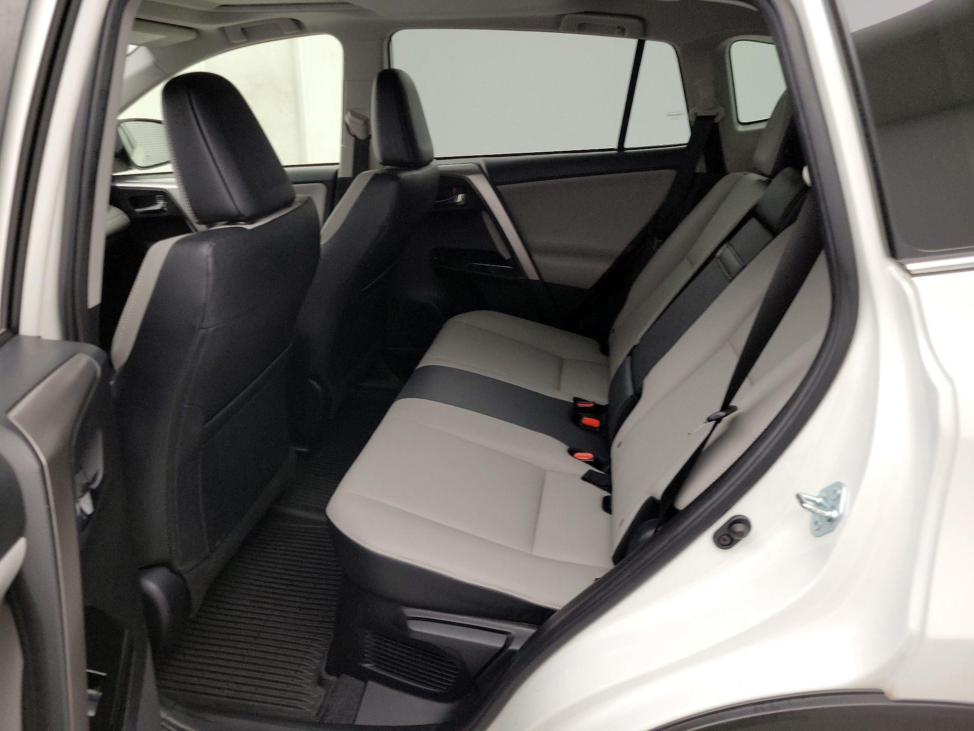 Thumbnail: 2017 Toyota RAV4 - 20