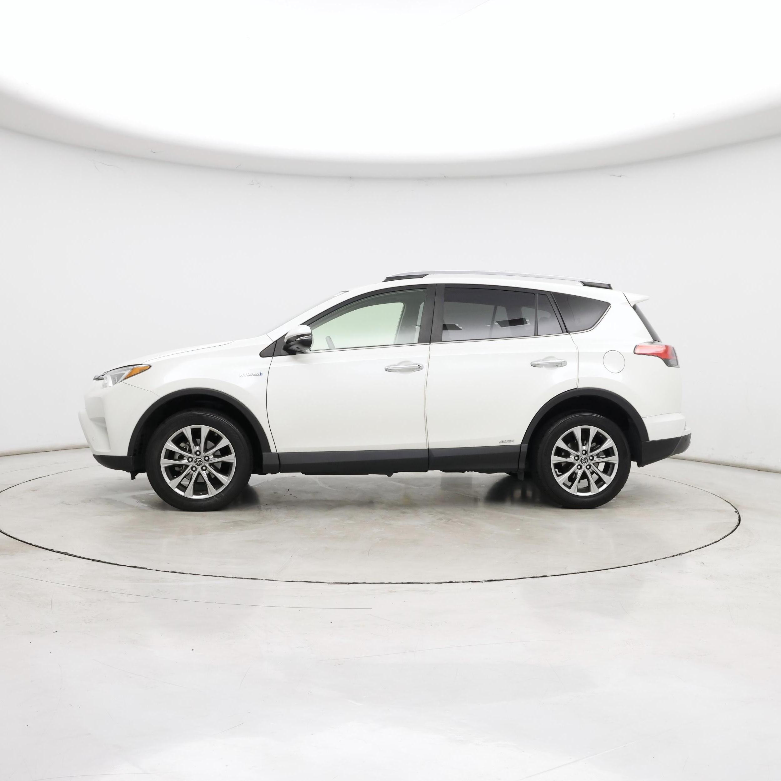 Thumbnail: 2017 Toyota RAV4 - 3