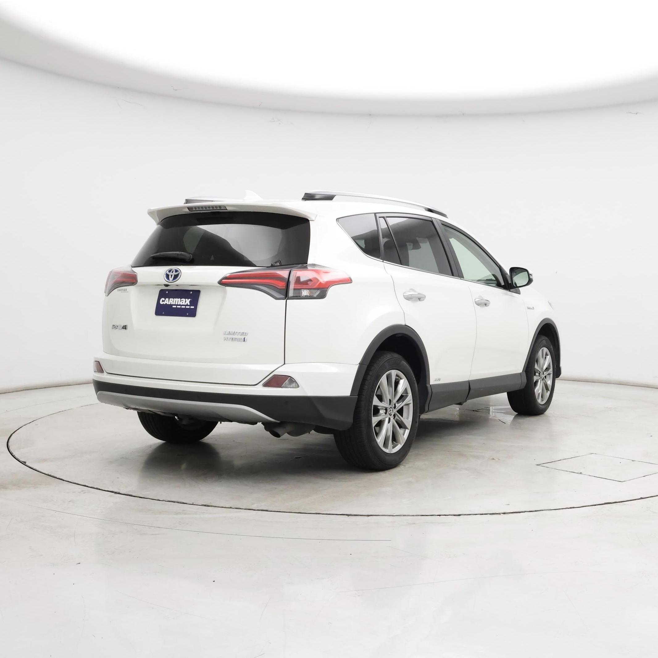 Thumbnail: 2017 Toyota RAV4 - 8