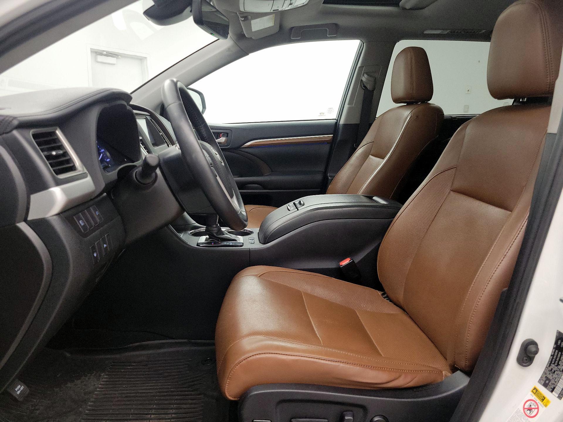 Thumbnail: 2019 Toyota Highlander - 11