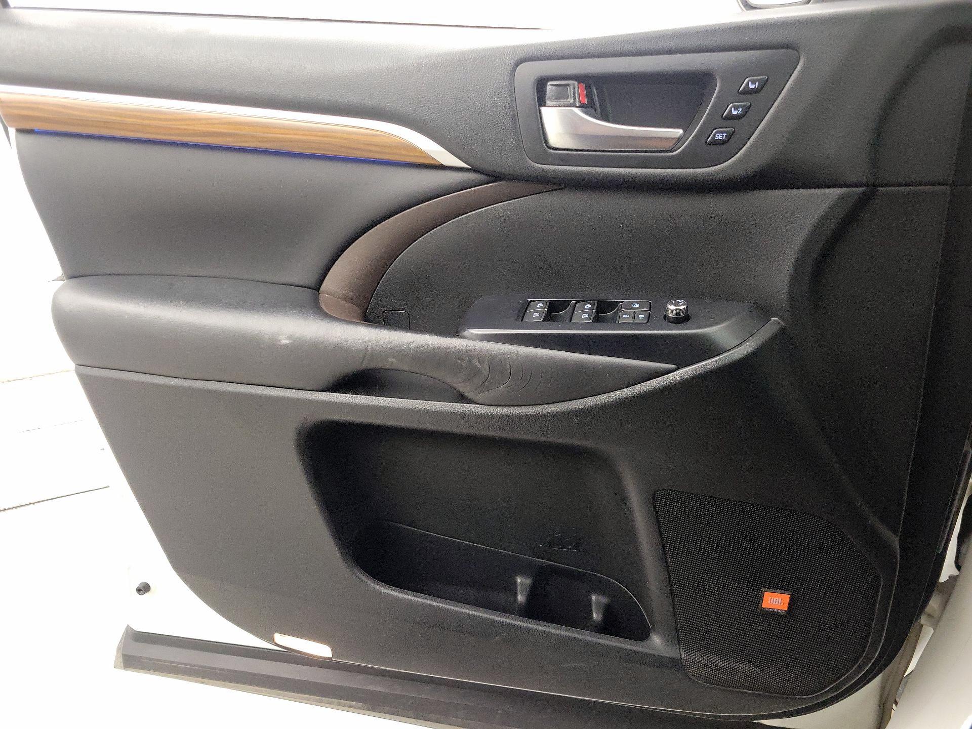 Thumbnail: 2019 Toyota Highlander - 12