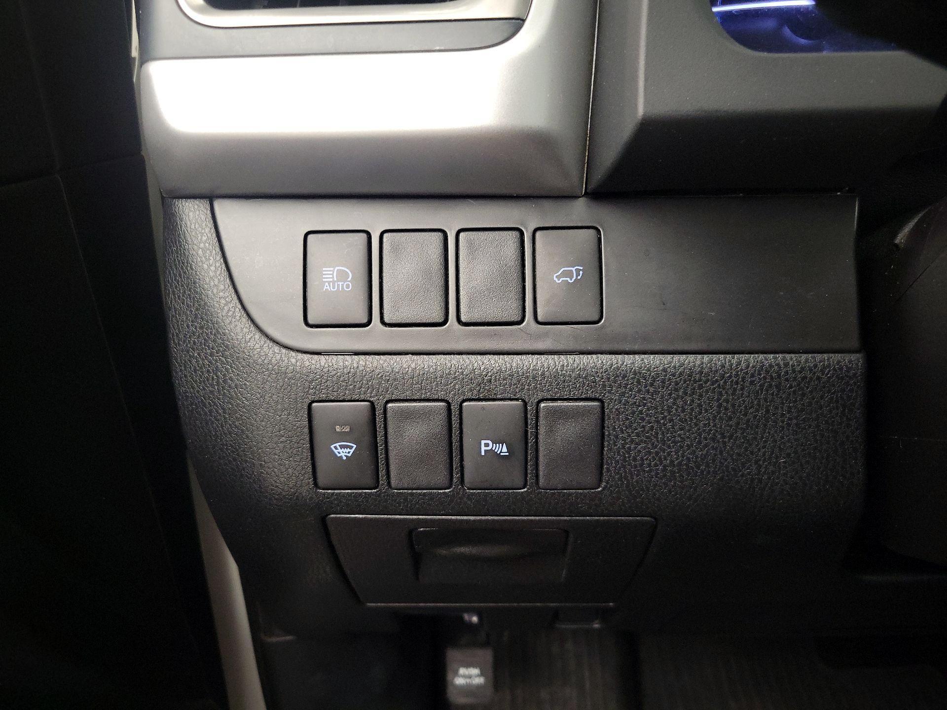 Thumbnail: 2019 Toyota Highlander - 13