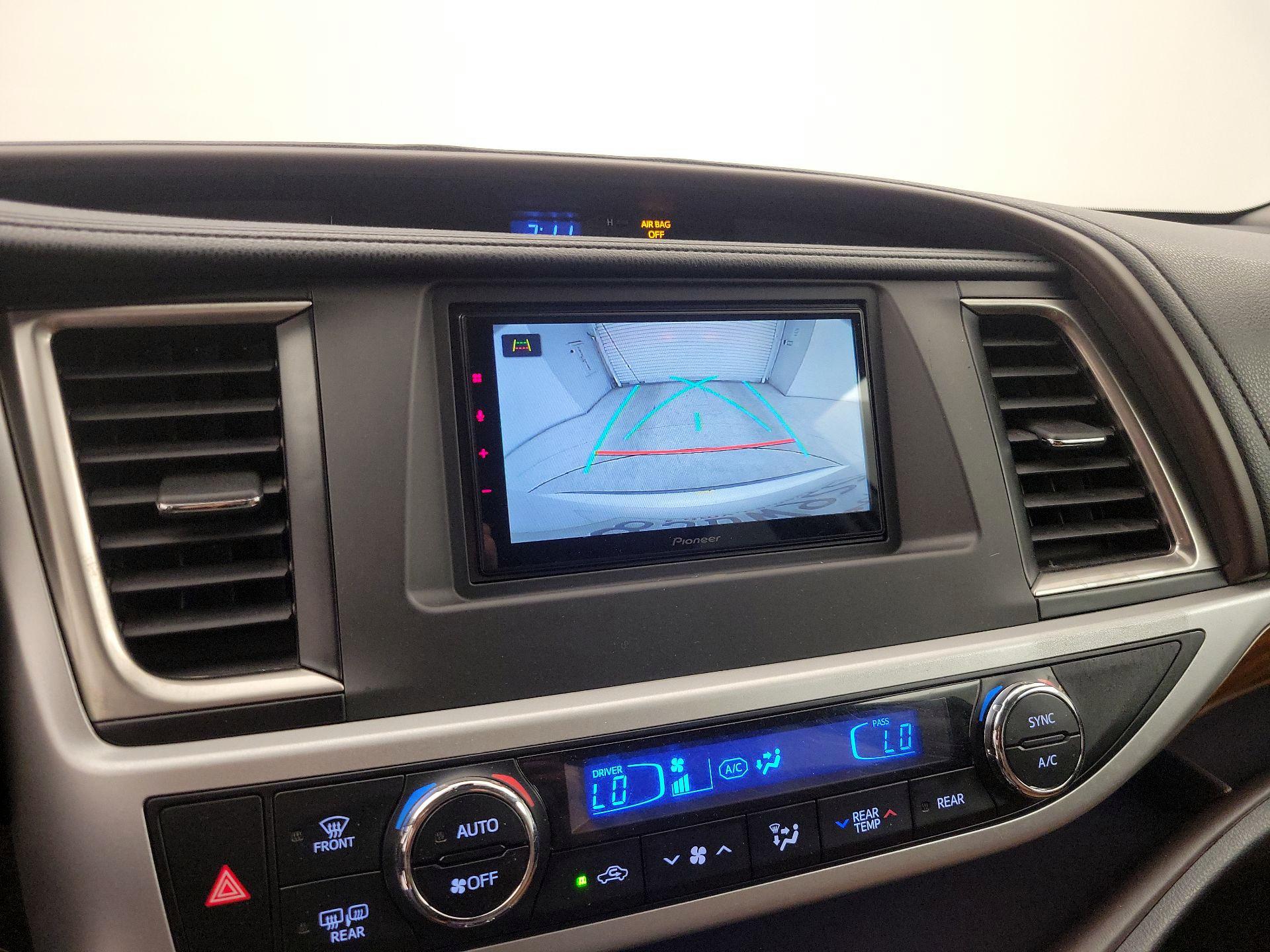 Thumbnail: 2019 Toyota Highlander - 14