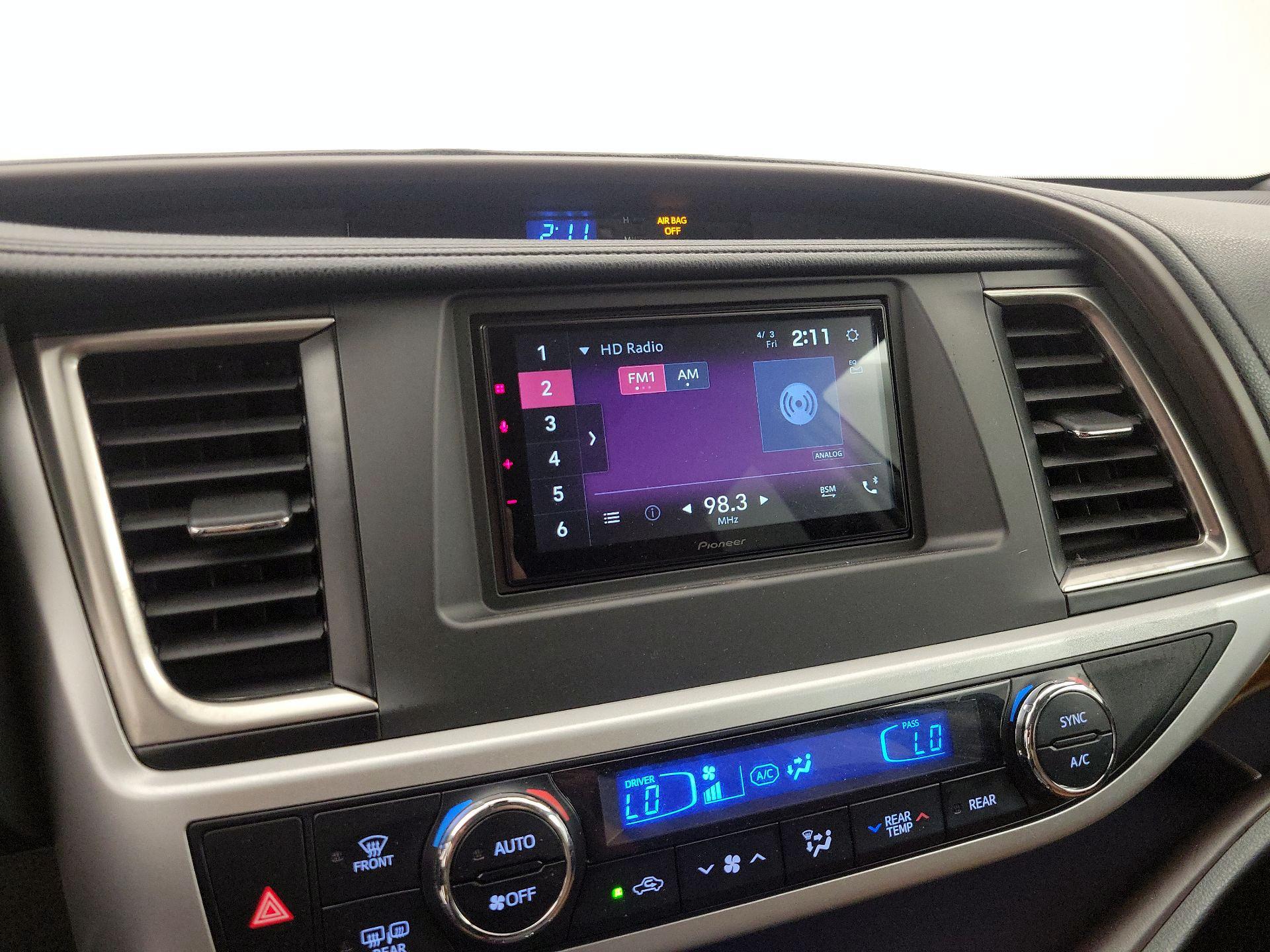 Thumbnail: 2019 Toyota Highlander - 15