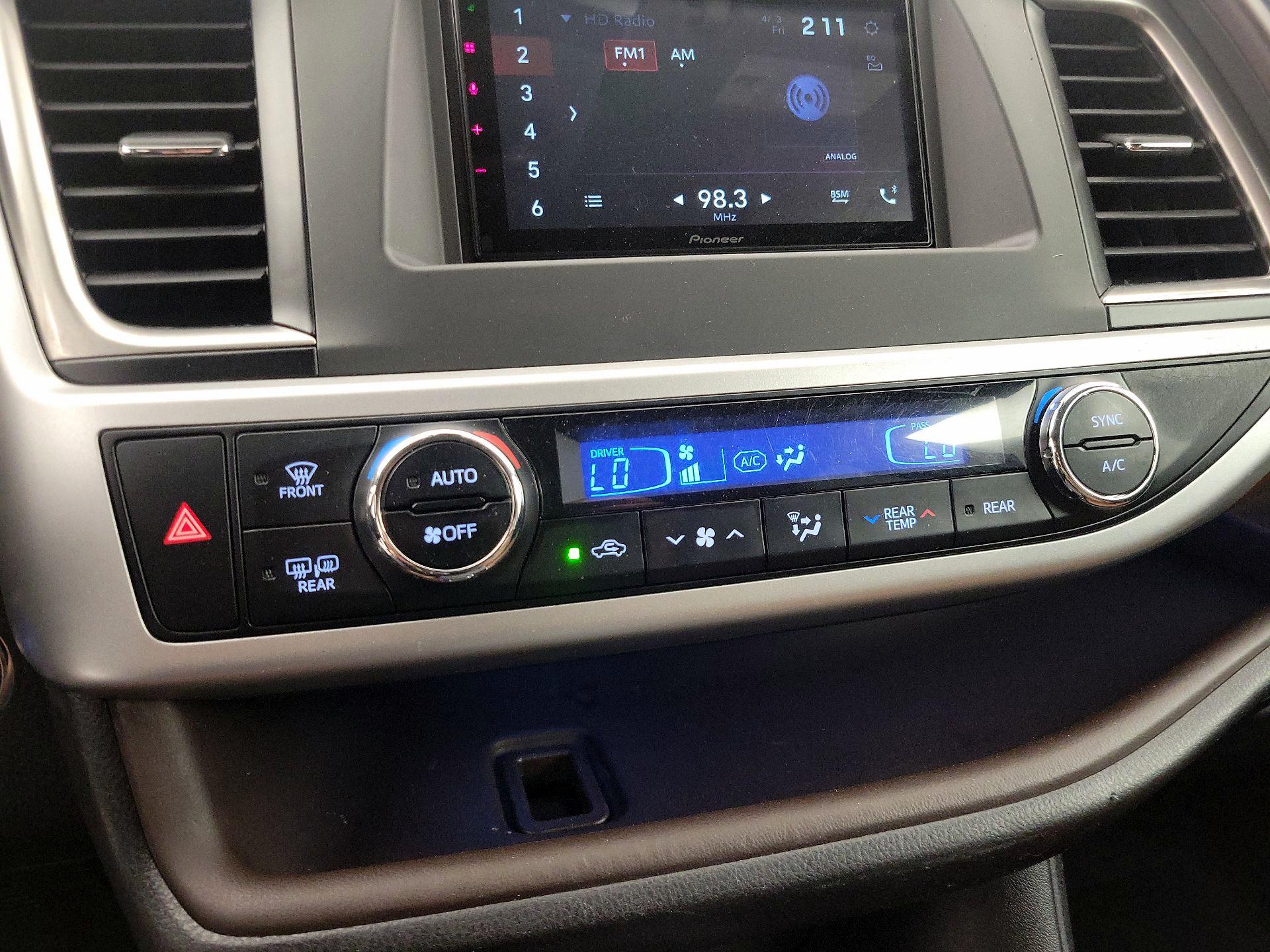 Thumbnail: 2019 Toyota Highlander - 16