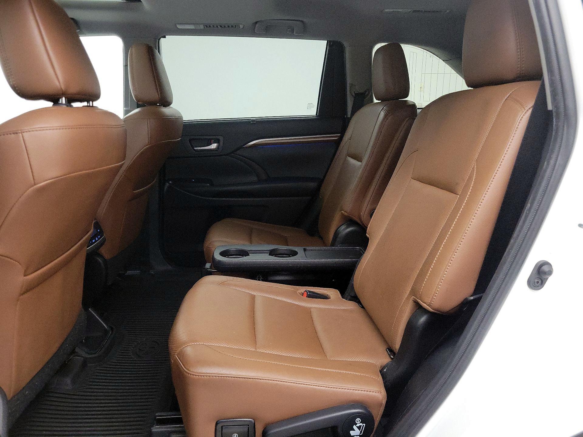 Thumbnail: 2019 Toyota Highlander - 20