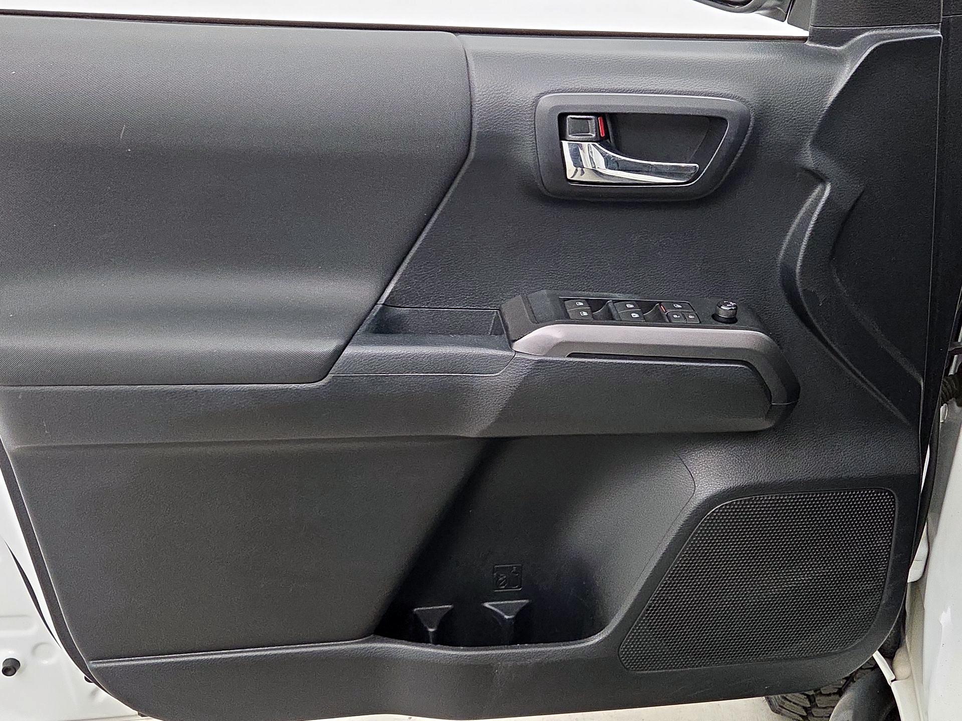 Thumbnail: 2019 Toyota Tacoma - 12