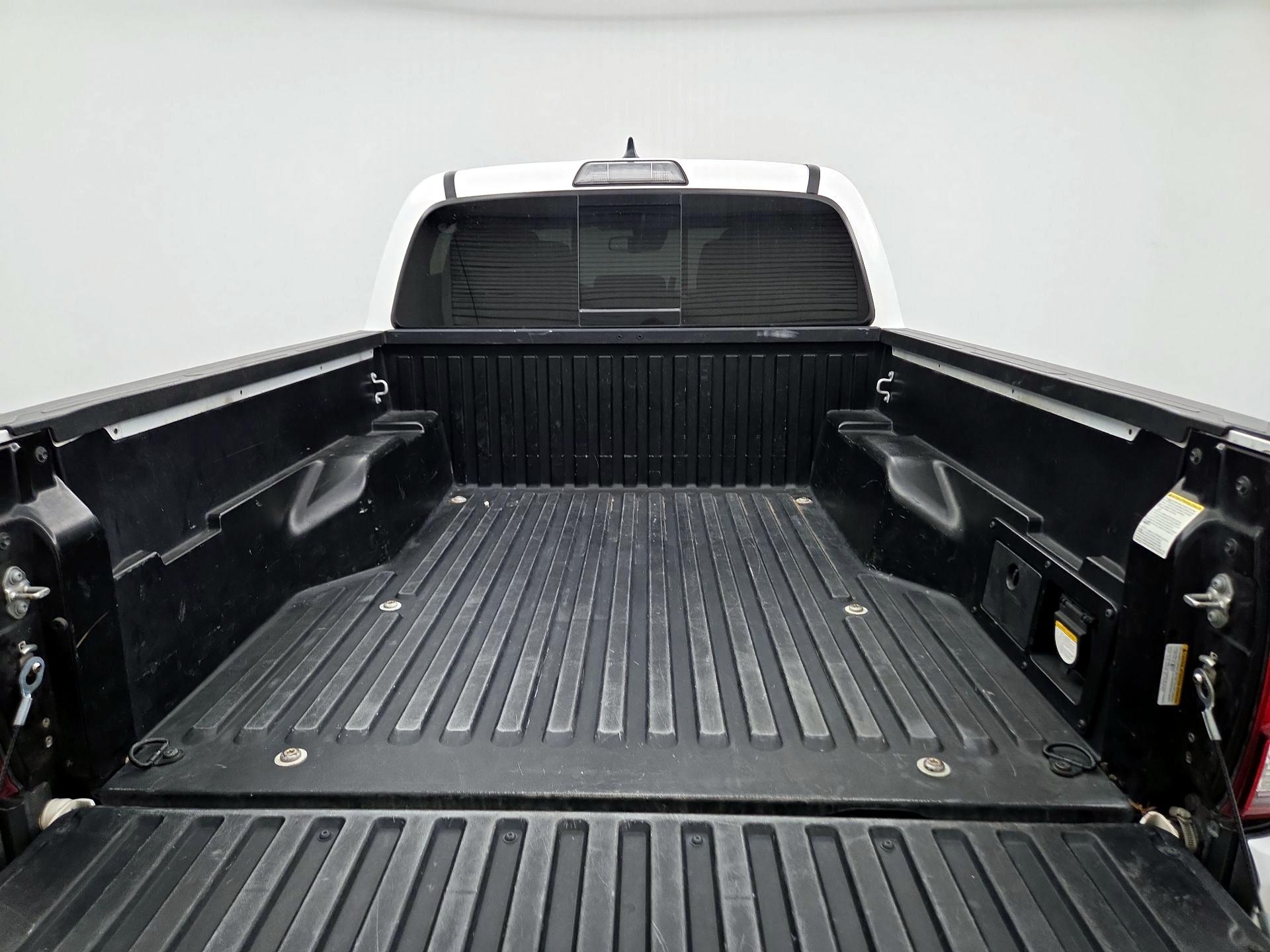 Thumbnail: 2019 Toyota Tacoma - 20