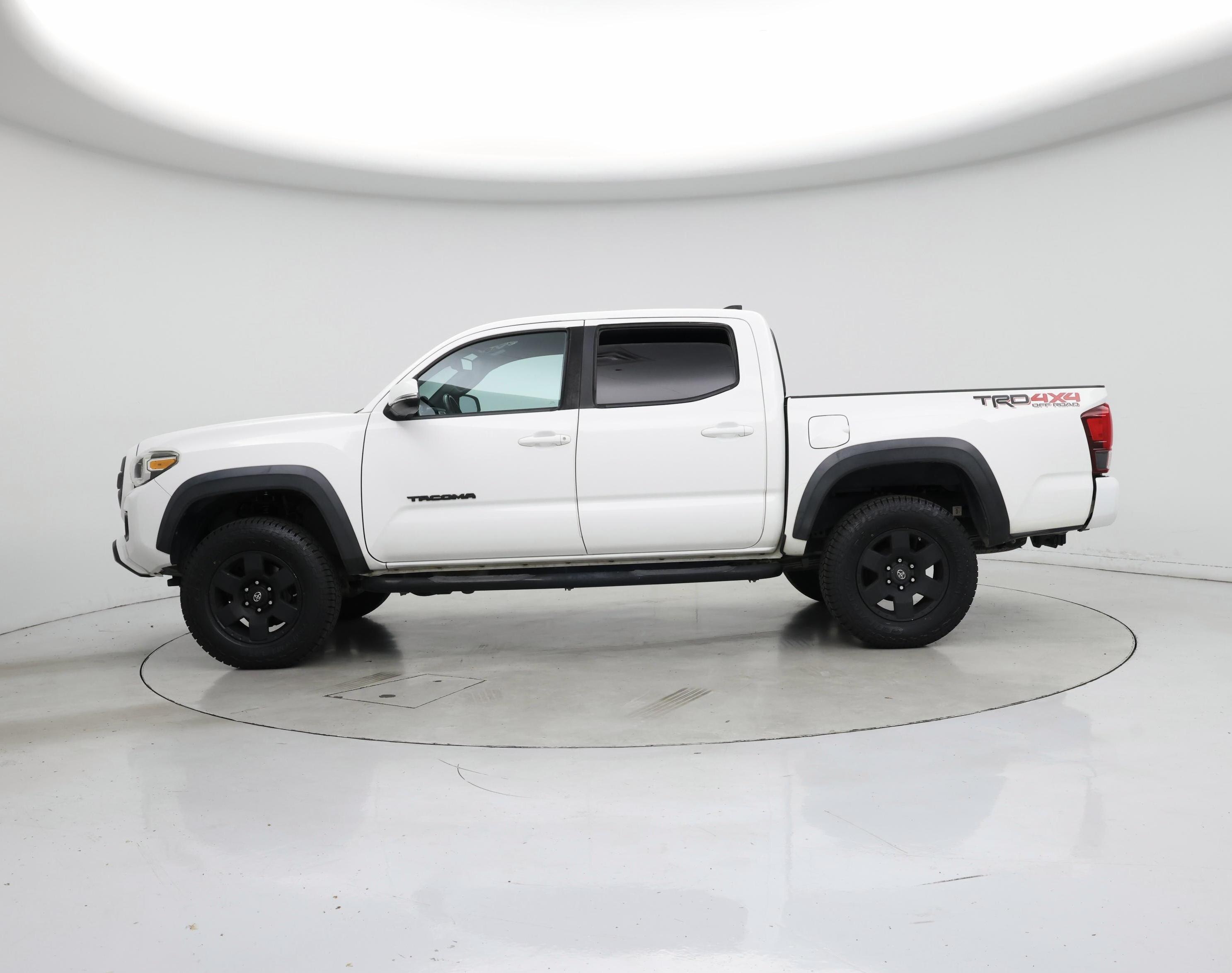 Thumbnail: 2019 Toyota Tacoma - 3