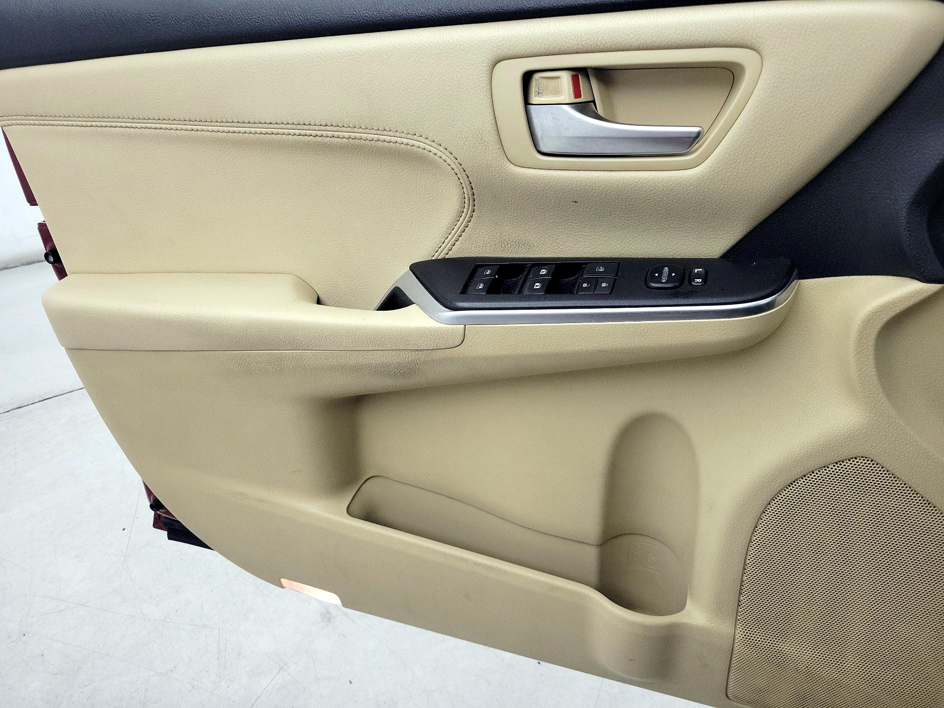 Thumbnail: 2015 Toyota Camry - 12